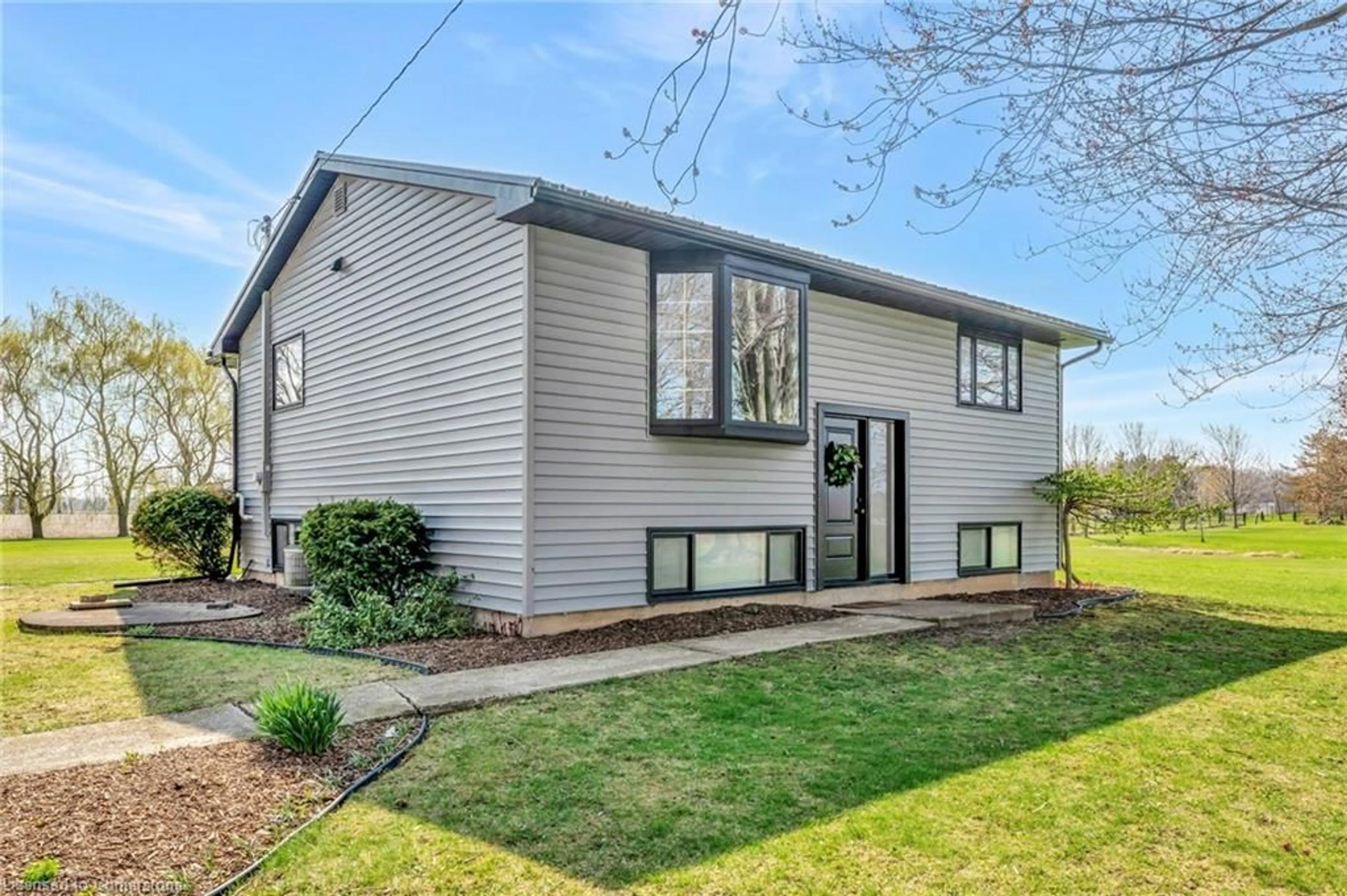 Home with vinyl exterior material, street for 63641 Smith Rd, Wainfleet Ontario L0R 2J0