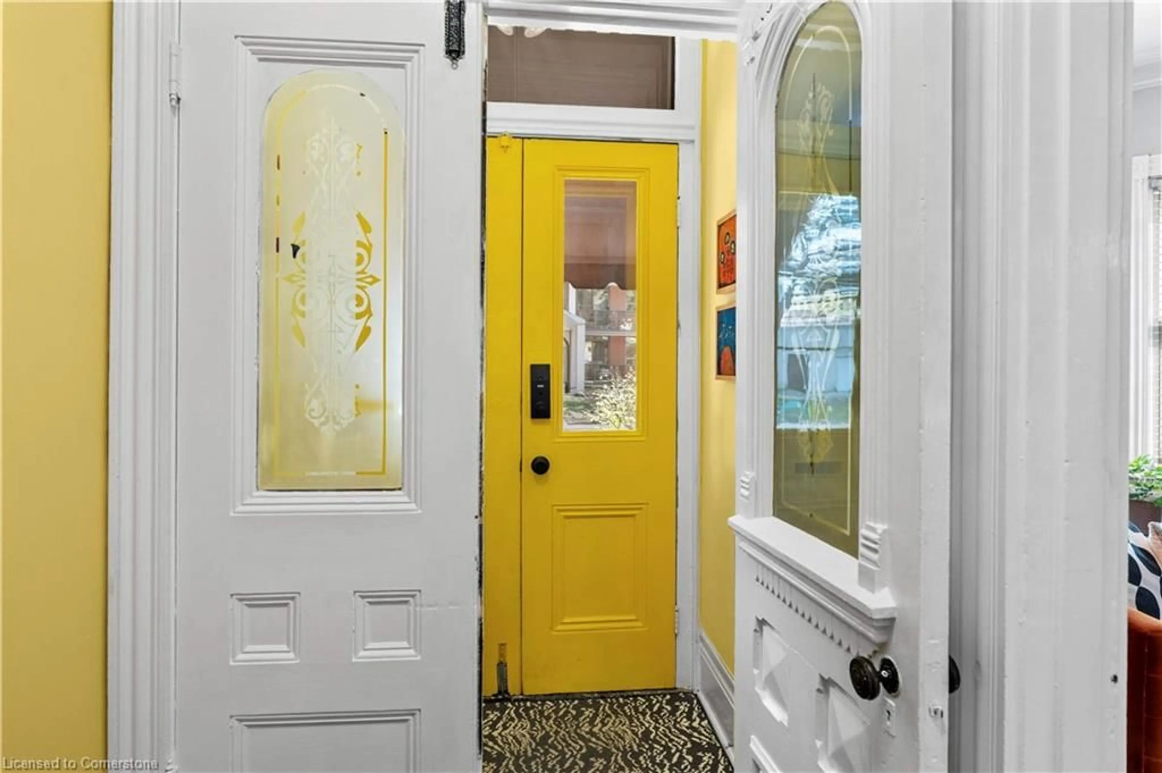Indoor entryway for 248 Bold St, Hamilton Ontario L8P 1V8