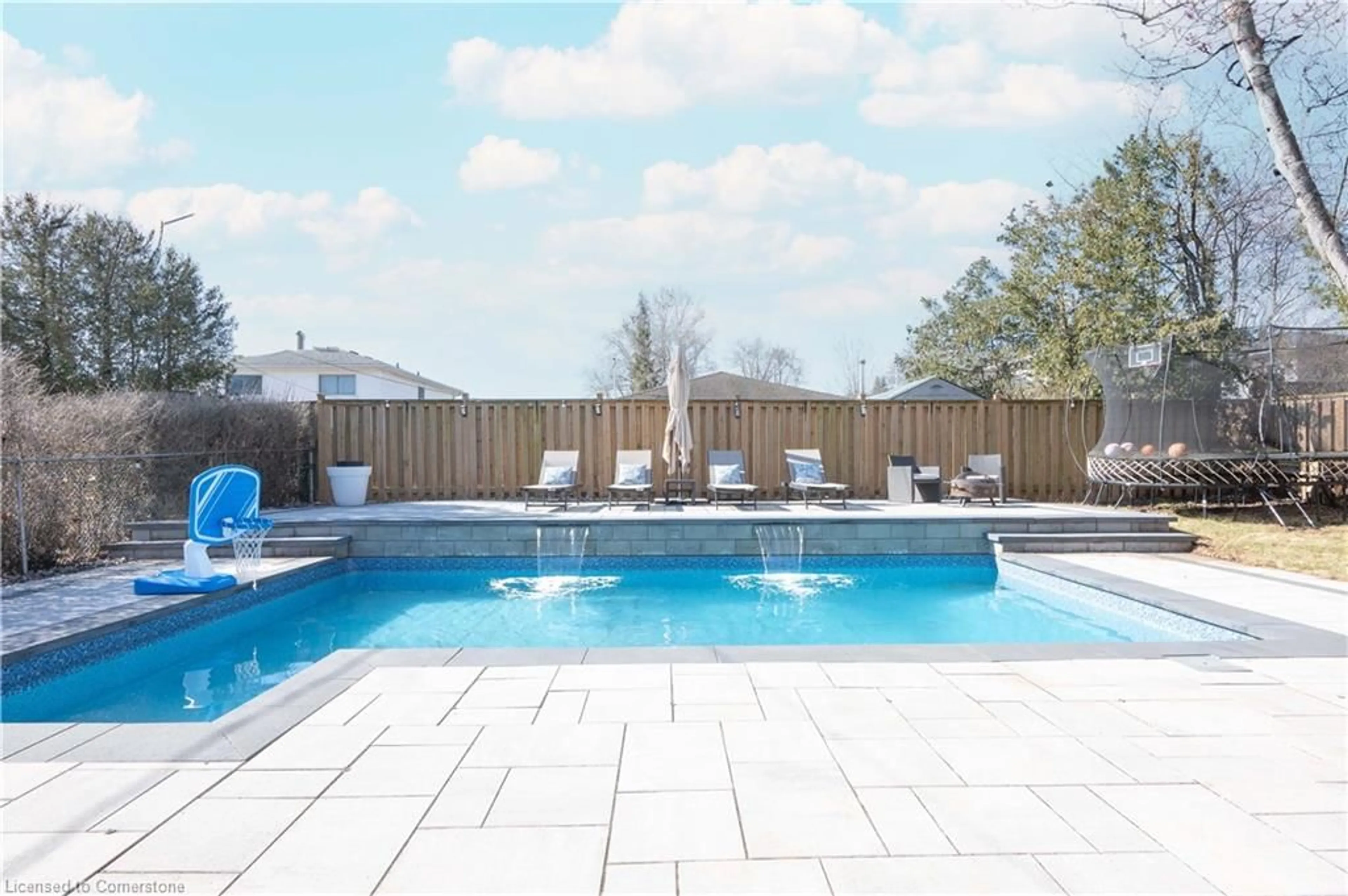 Pool for 656 Meadow Lane, Burlington Ontario L7L 4R8