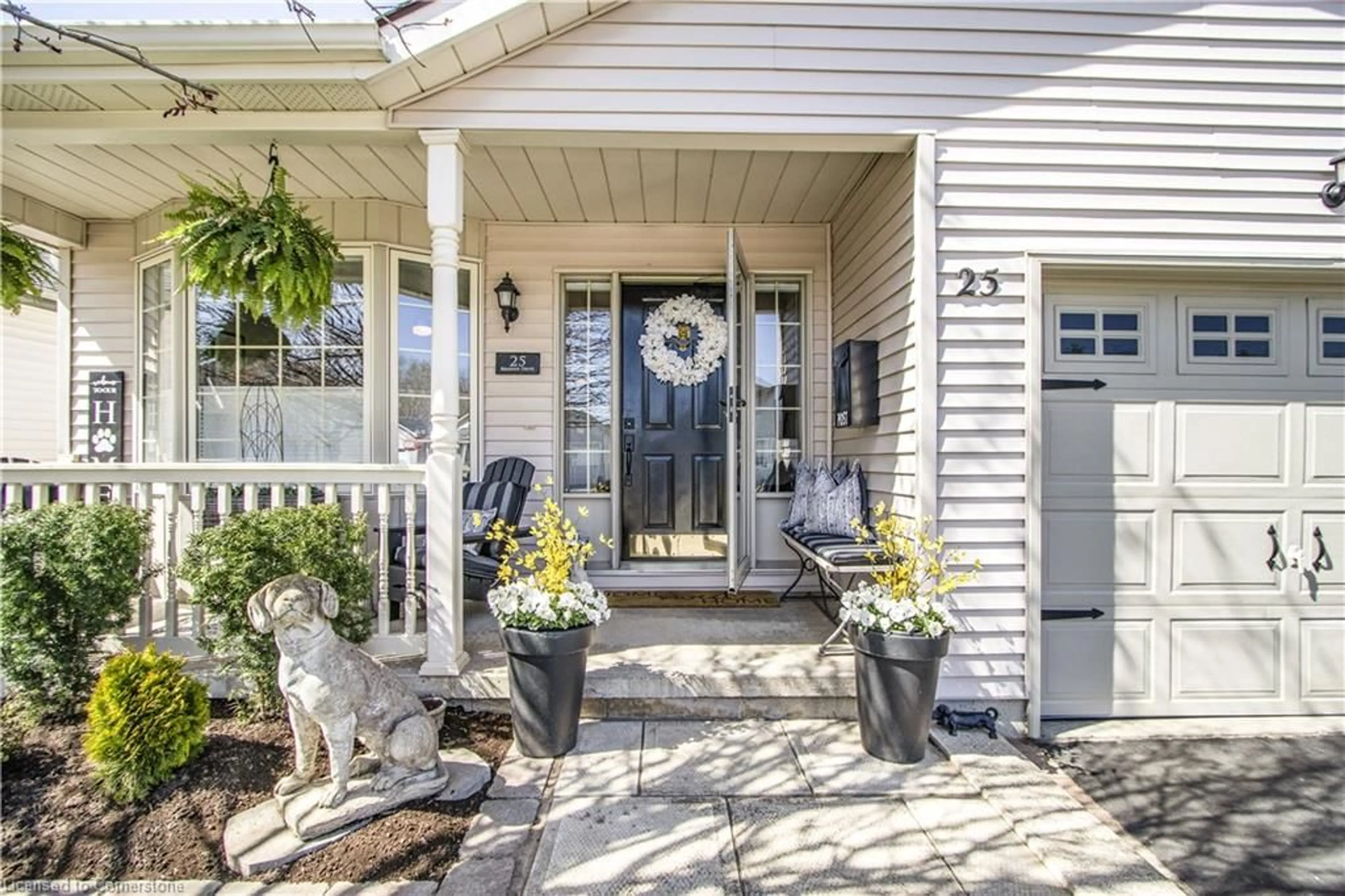 Indoor entryway for 25 Brasher Dr, Tillsonburg Ontario N4G 5T2