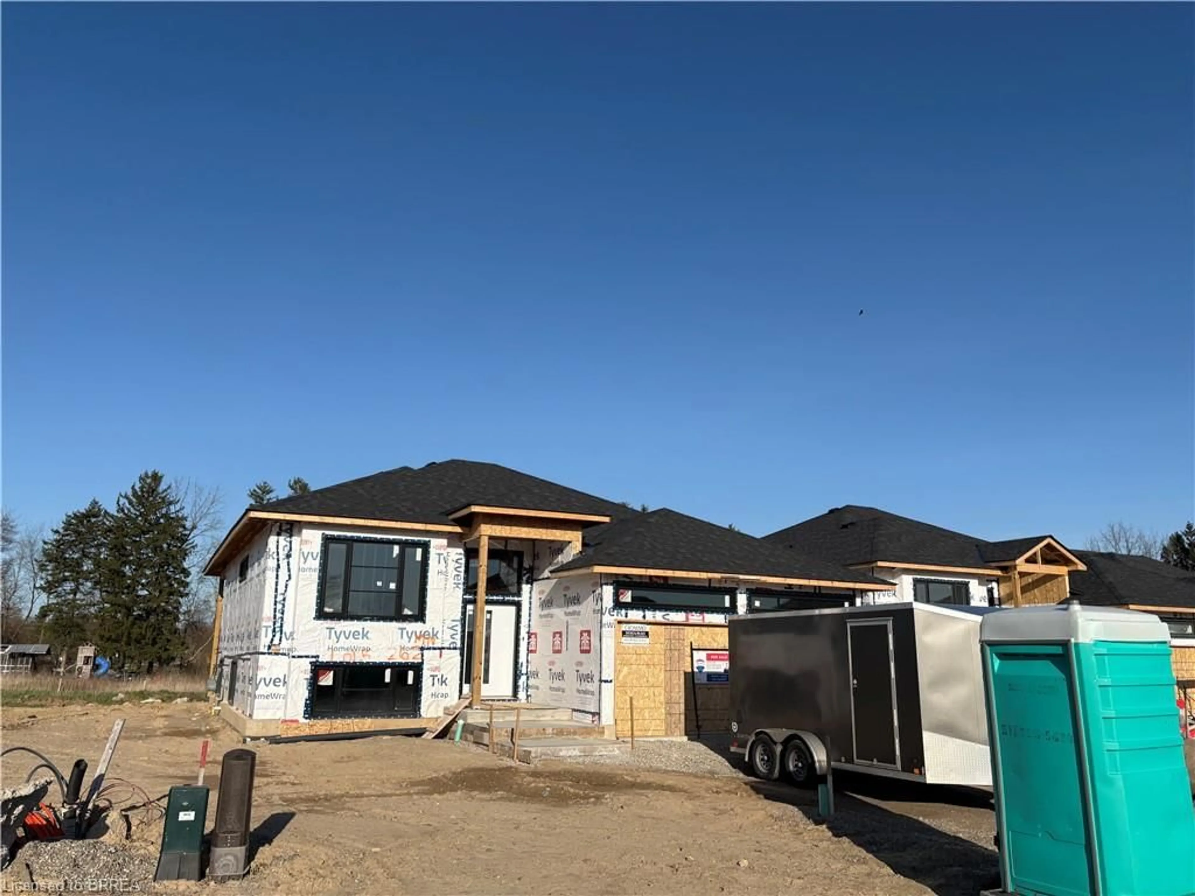 Home with vinyl exterior material, street for 262 Charles St, Waterford Ontario N0E 1Y0