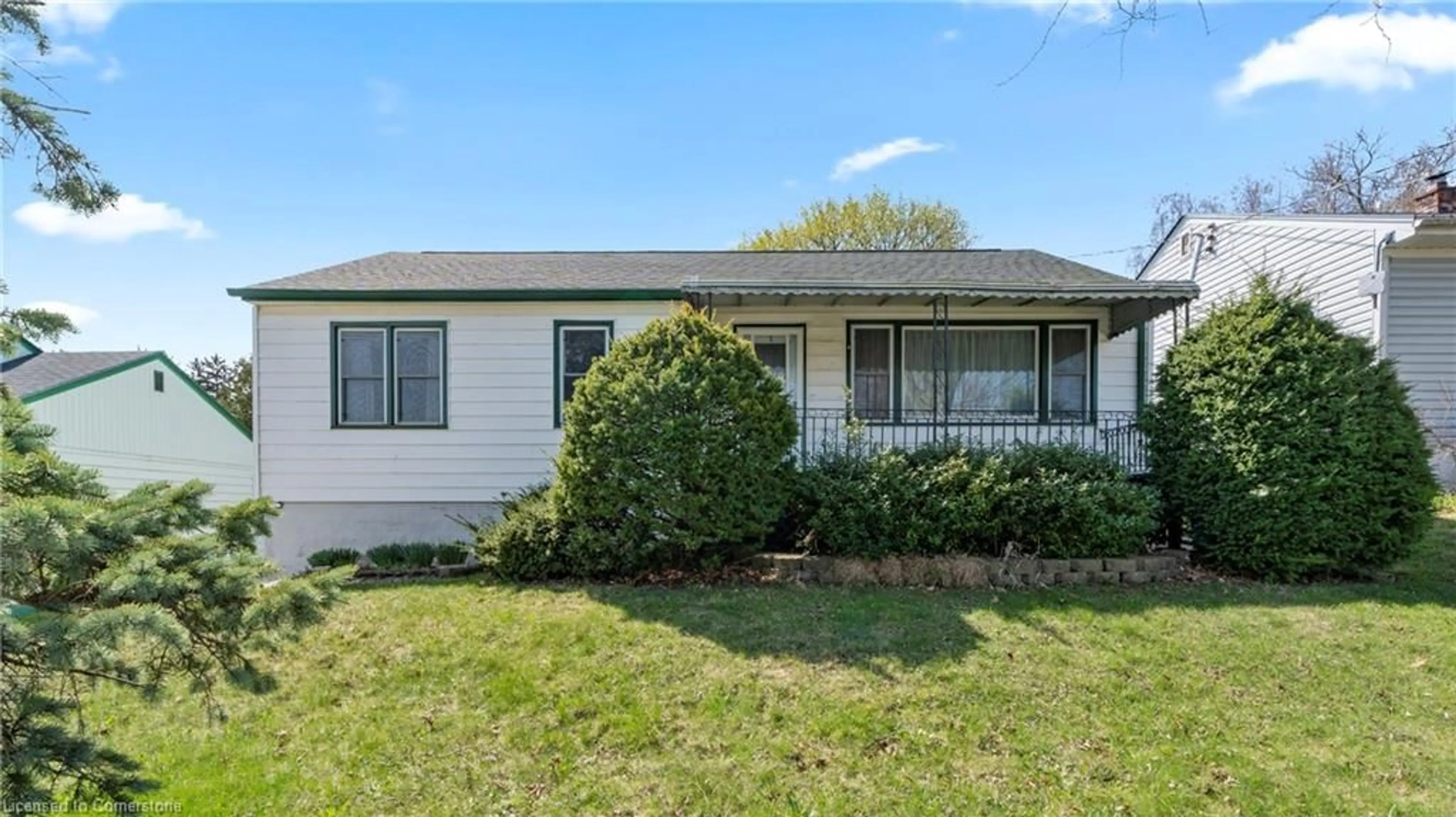 Home with vinyl exterior material, street for 40 Parker Dr, Simcoe Ontario N3Y 1A1