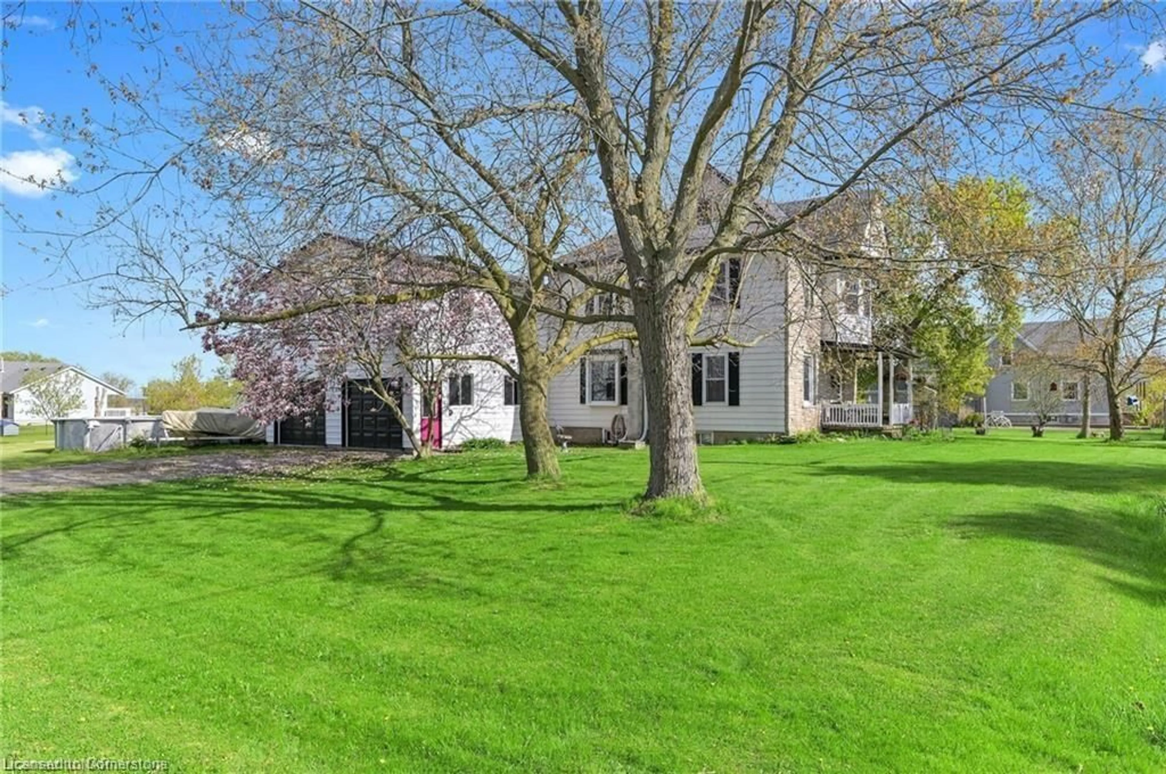 A pic from outside/outdoor area/front of a property/back of a property/a pic from drone, street for 2313 St Anns Rd, St. Anns Ontario L0R 1Y0