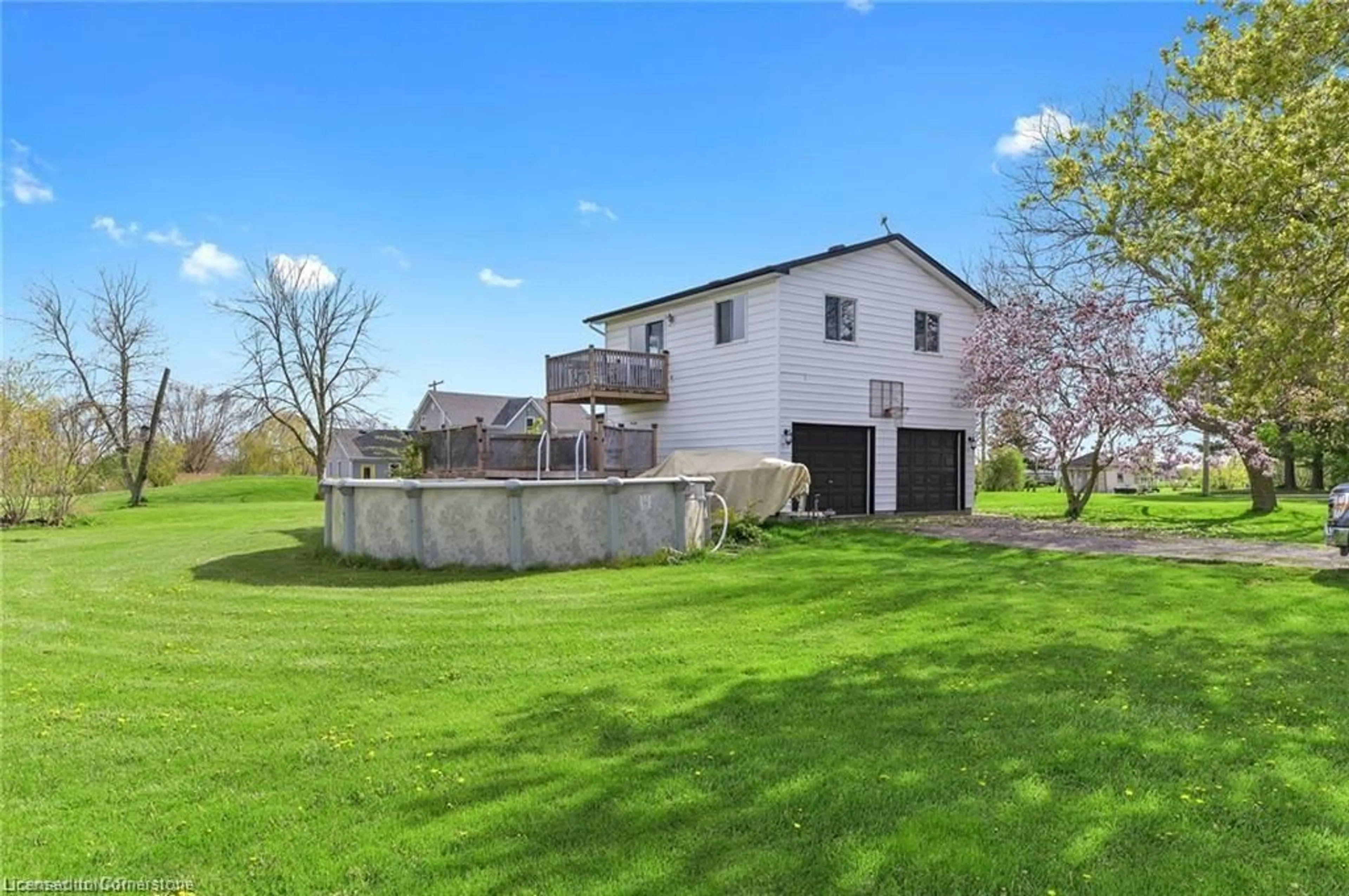 A pic from outside/outdoor area/front of a property/back of a property/a pic from drone, unknown for 2313 St Anns Rd, St. Anns Ontario L0R 1Y0