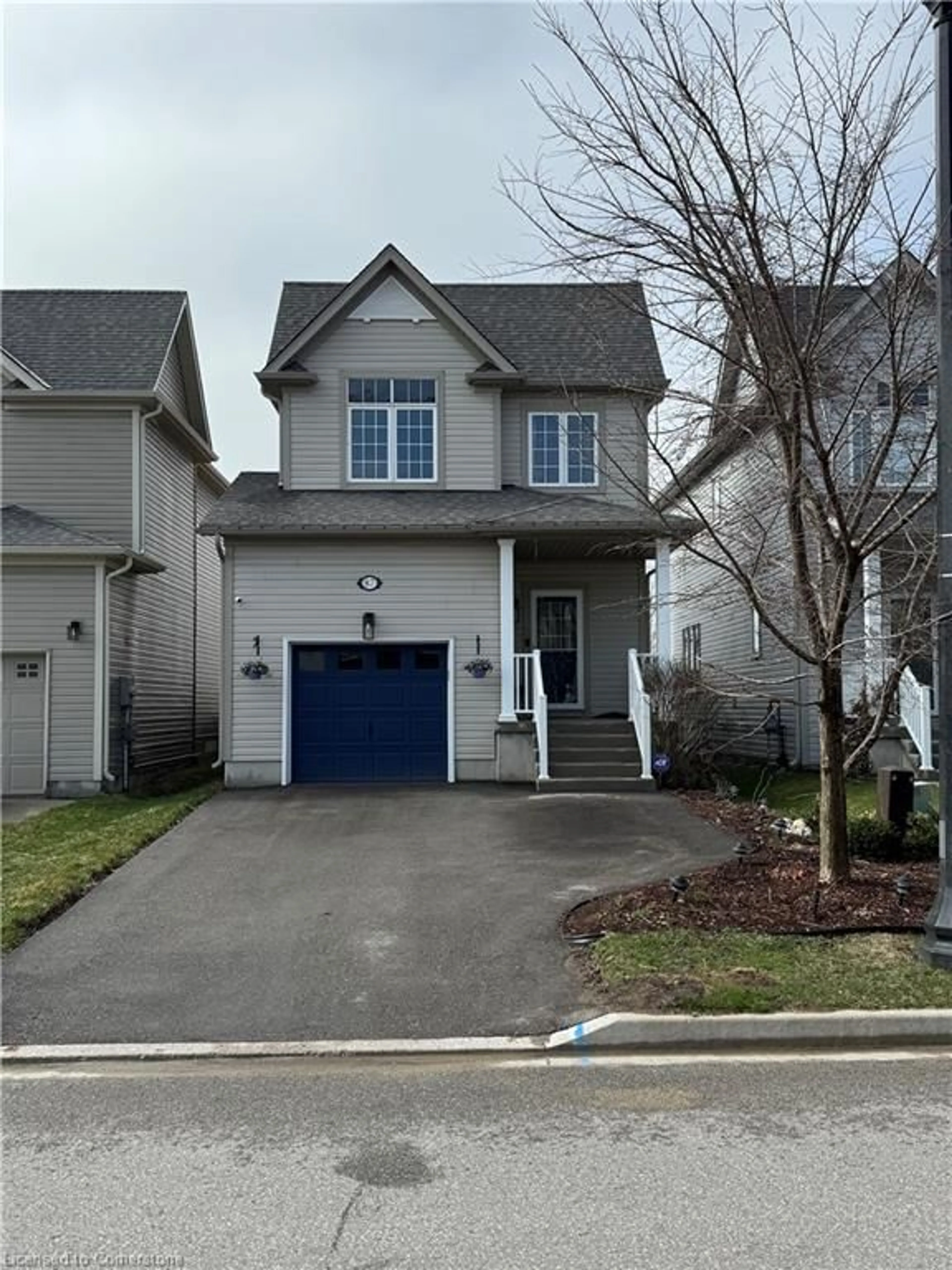 Home with vinyl exterior material, street for 87 Goodall Crt, Fergus Ontario N1M 0C8
