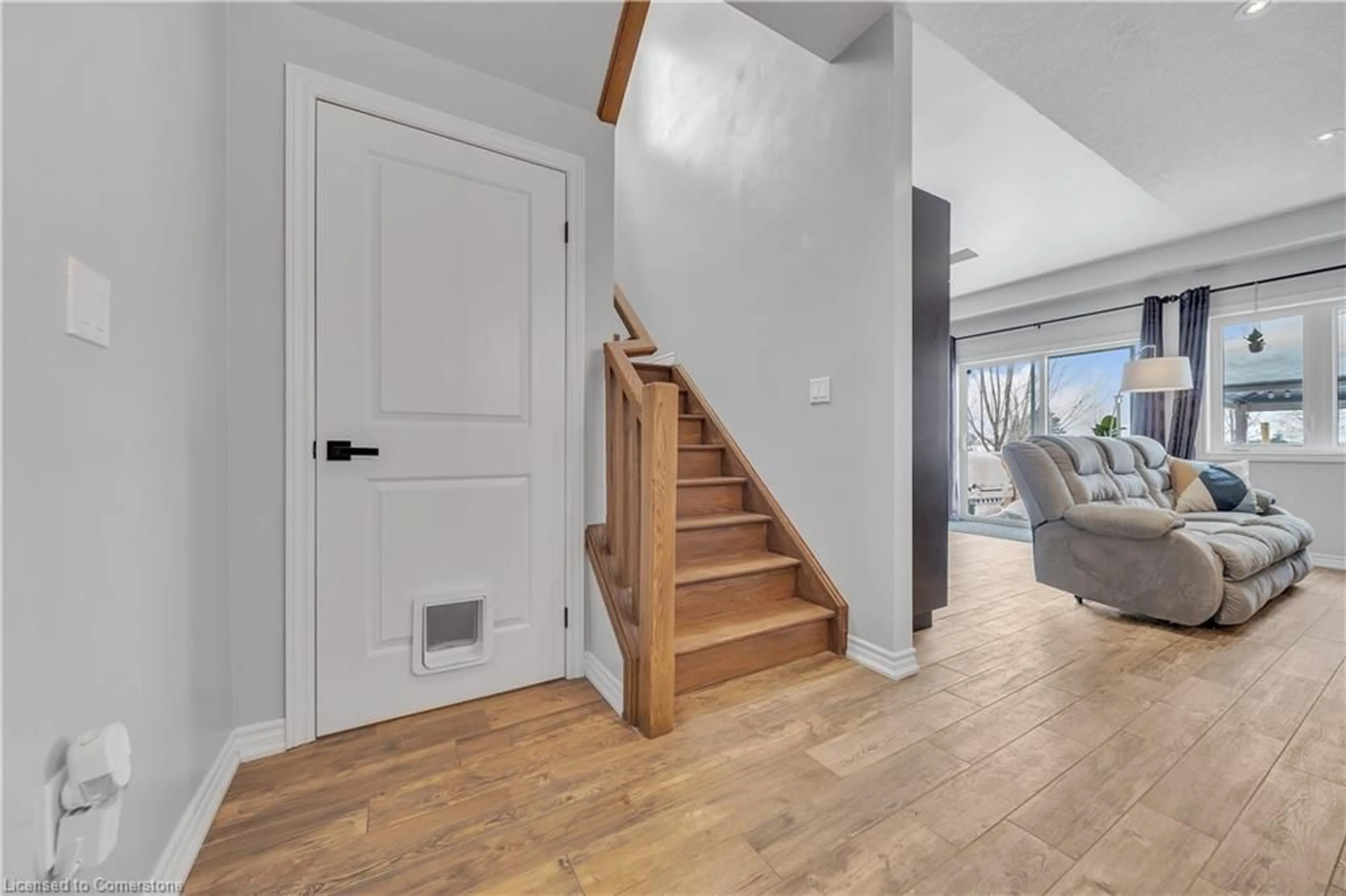 Indoor entryway for 87 Goodall Crt, Fergus Ontario N1M 0C8