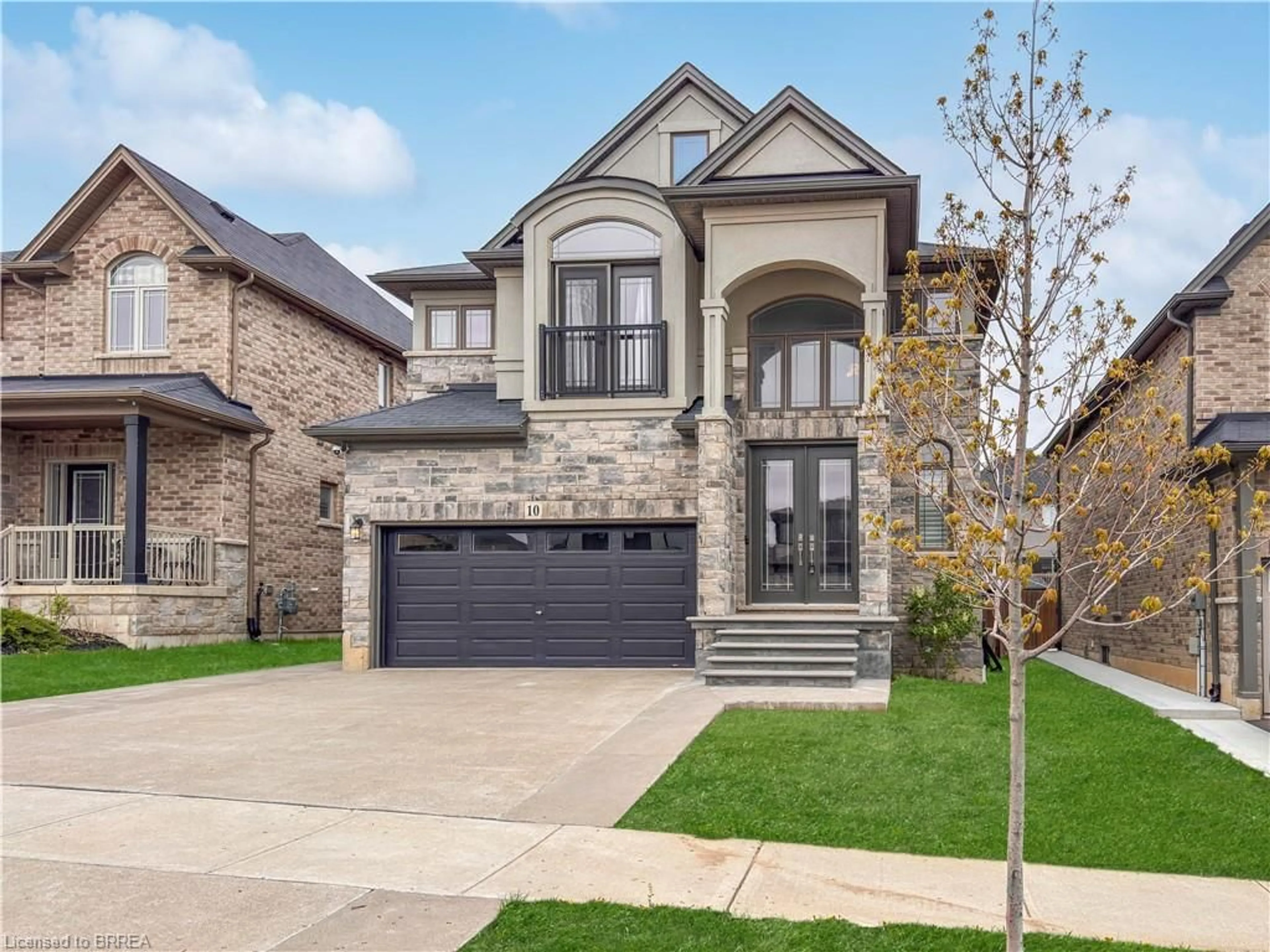 Home with brick exterior material, street for 10 Vic Chambers Pl, Paris Ontario N3L 0E7
