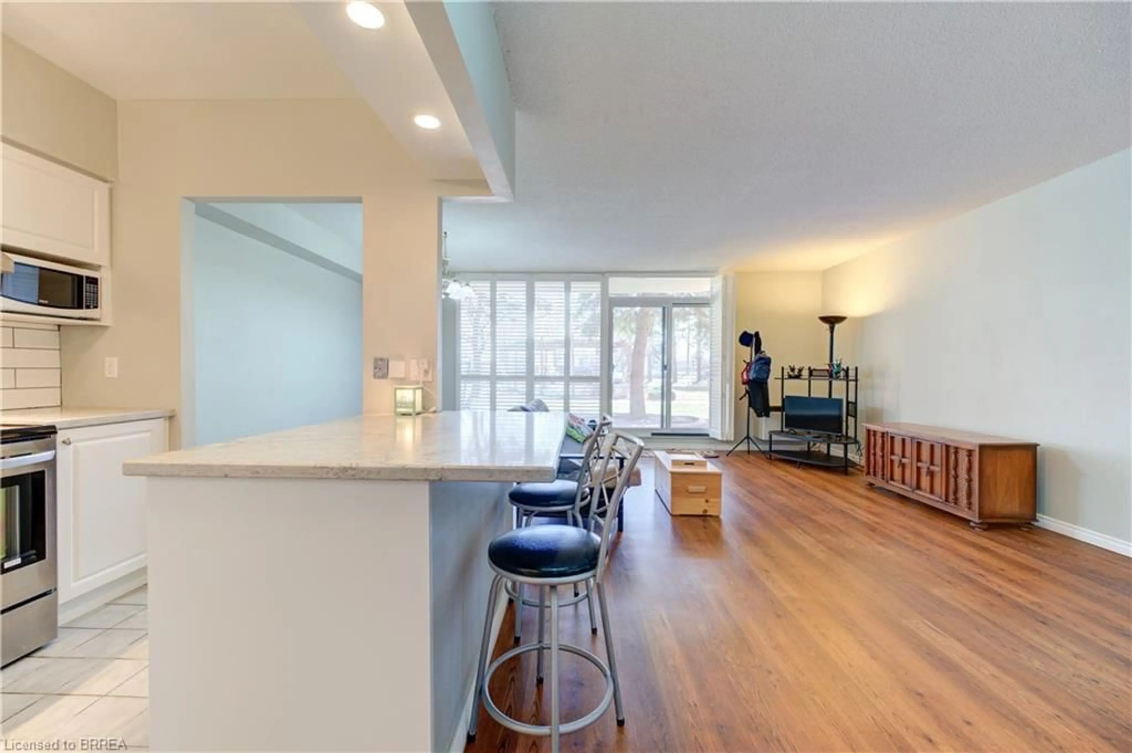 Open concept kitchen, unknown for 9 Bonheur Crt #109, Brantford Ontario N3P 1Z5