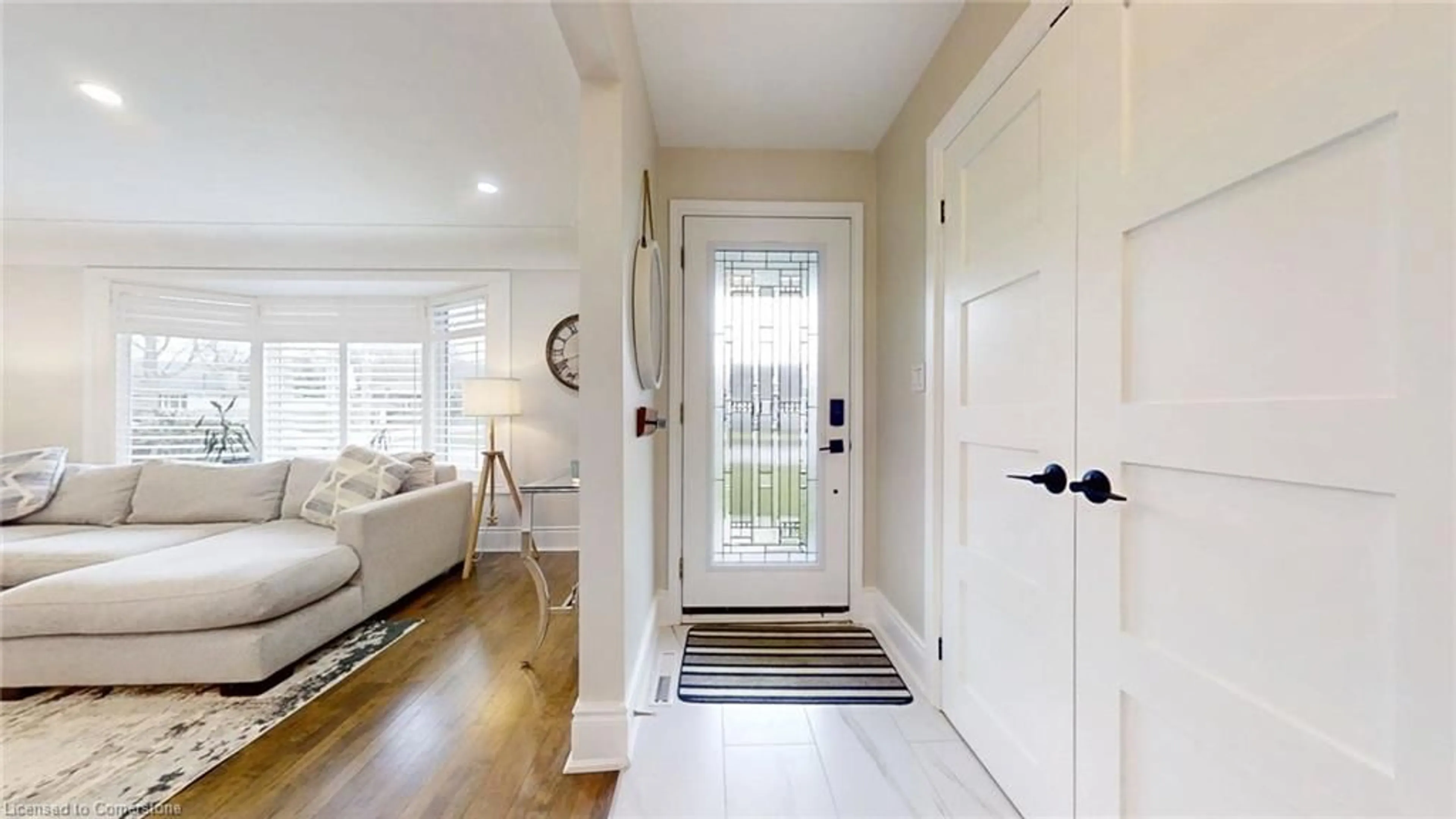 Indoor entryway for 7 Passmore St, Stoney Creek Ontario L8G 3J2