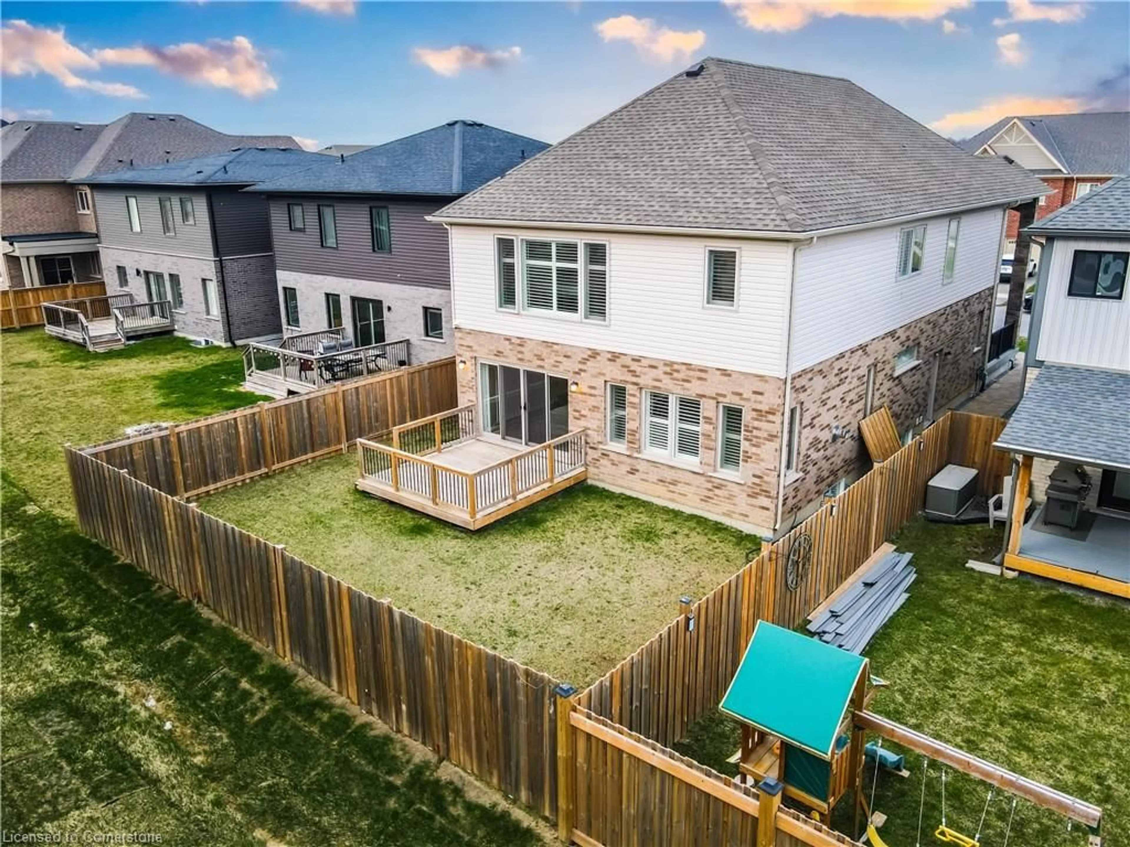 A pic from outside/outdoor area/front of a property/back of a property/a pic from drone, mountain view for 47 Homestead Way, Thorold Ontario L2V 0H1