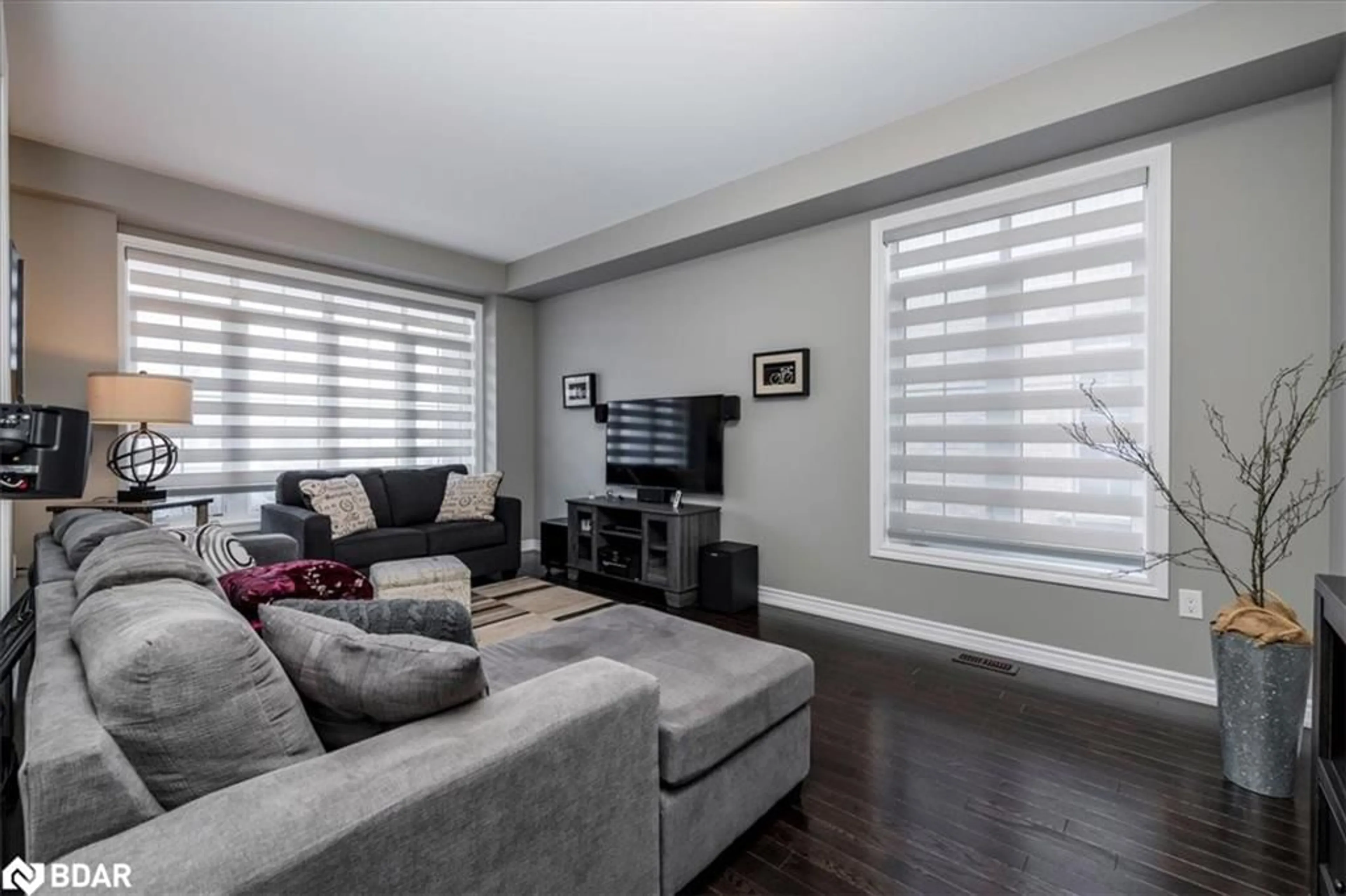 Living room with furniture, wood/laminate floor for 29 Nadmarc Crt, Angus Ontario L0M 1B4