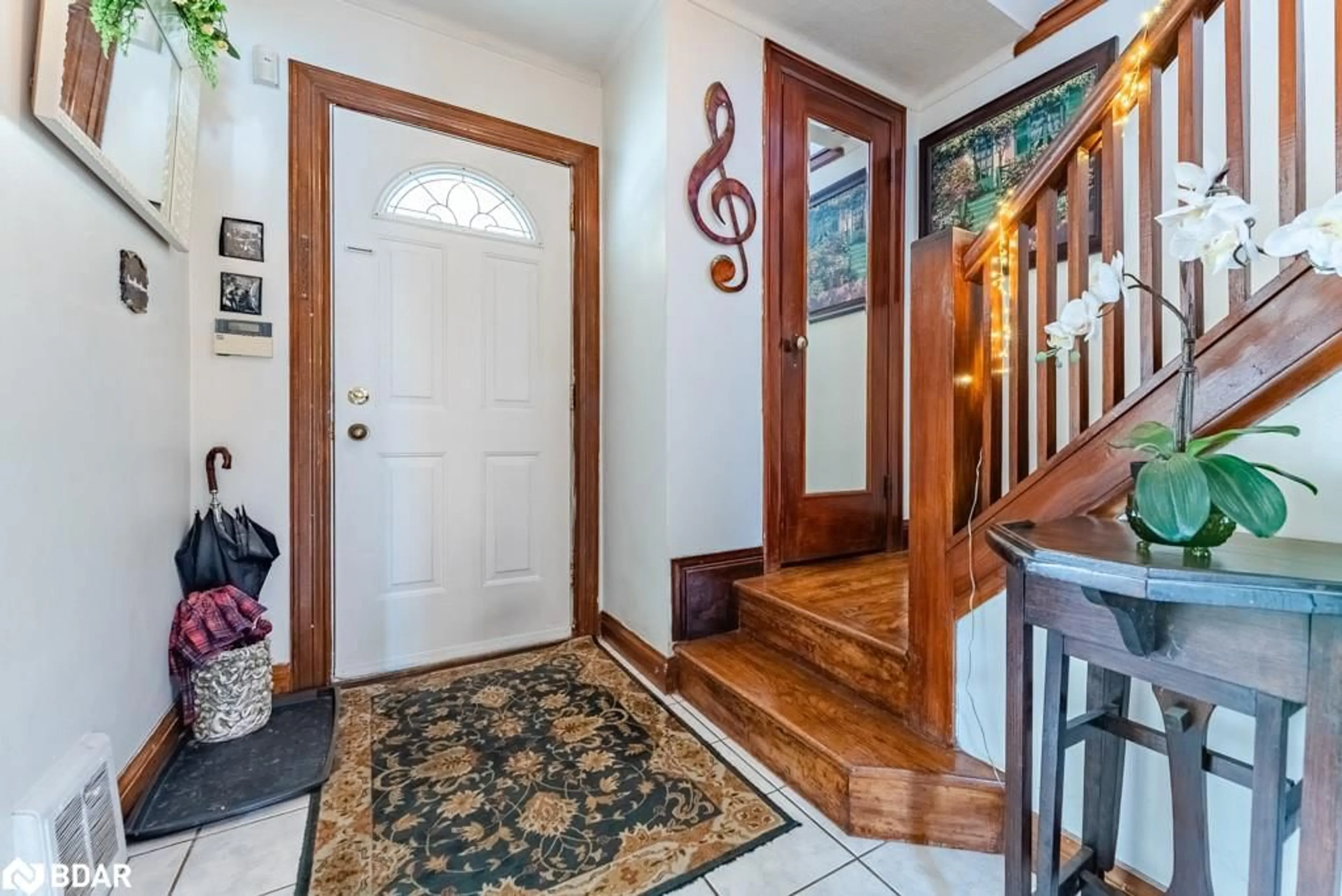 Indoor entryway for 60 Cameron Ave, Hamilton Ontario L8K 2X2