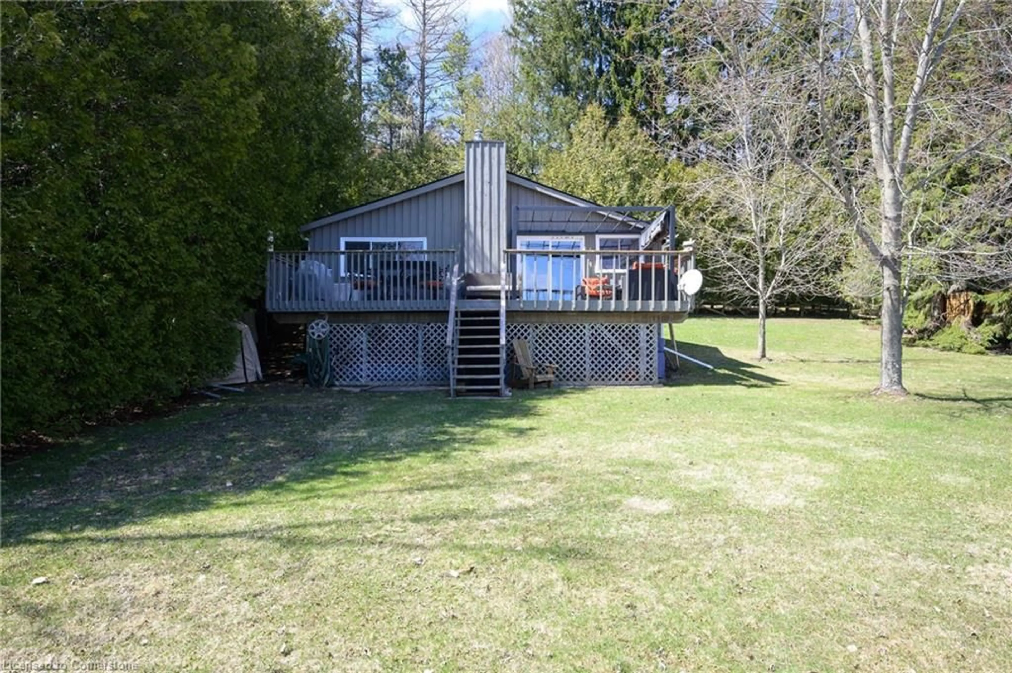 A pic from outside/outdoor area/front of a property/back of a property/a pic from drone, water/lake/river/ocean view for 508 Fifth St, Belwood Ontario N0B 1J0
