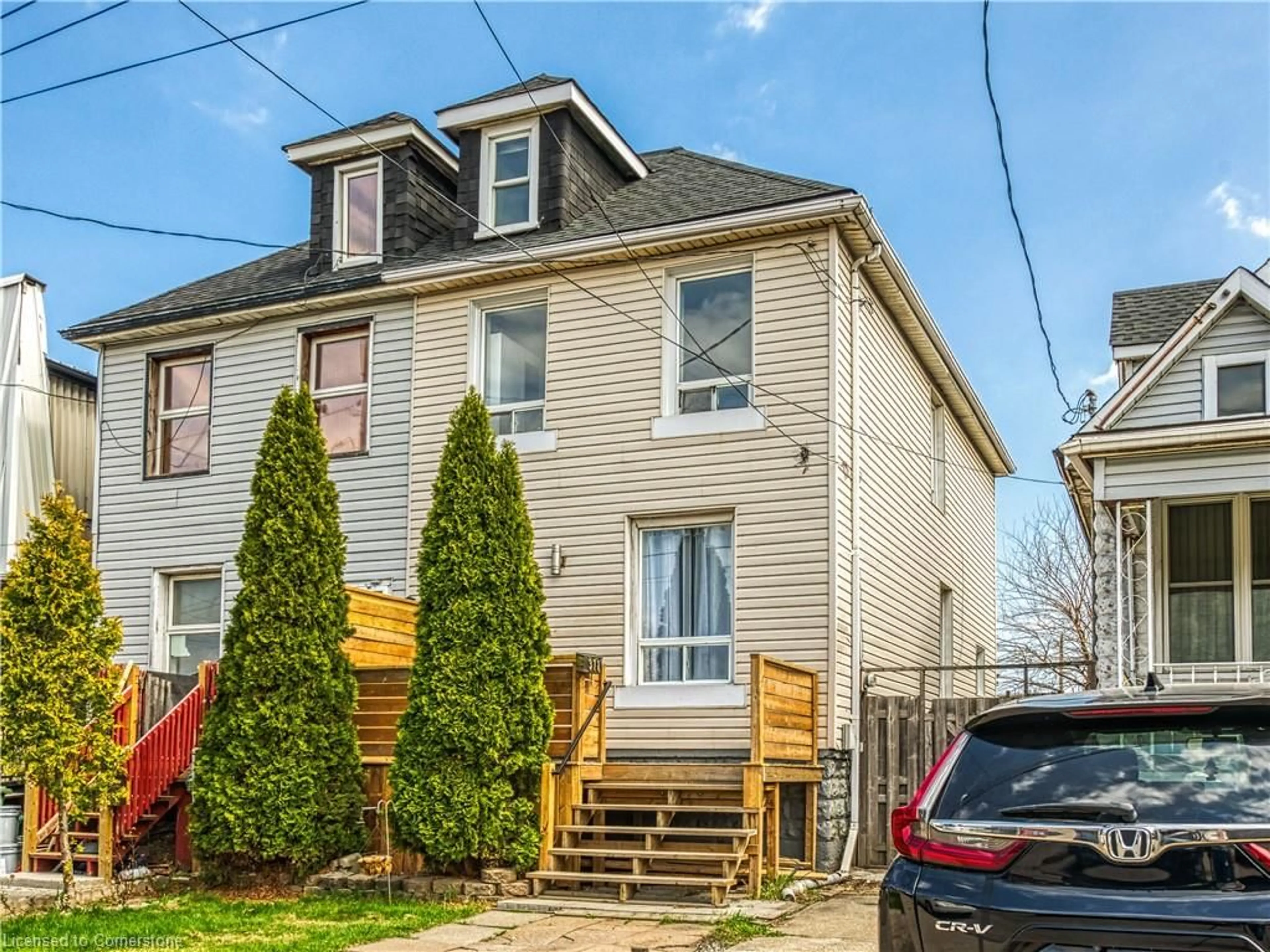 Home with vinyl exterior material, street for 378 Avondale St, Hamilton Ontario L8L 7C6