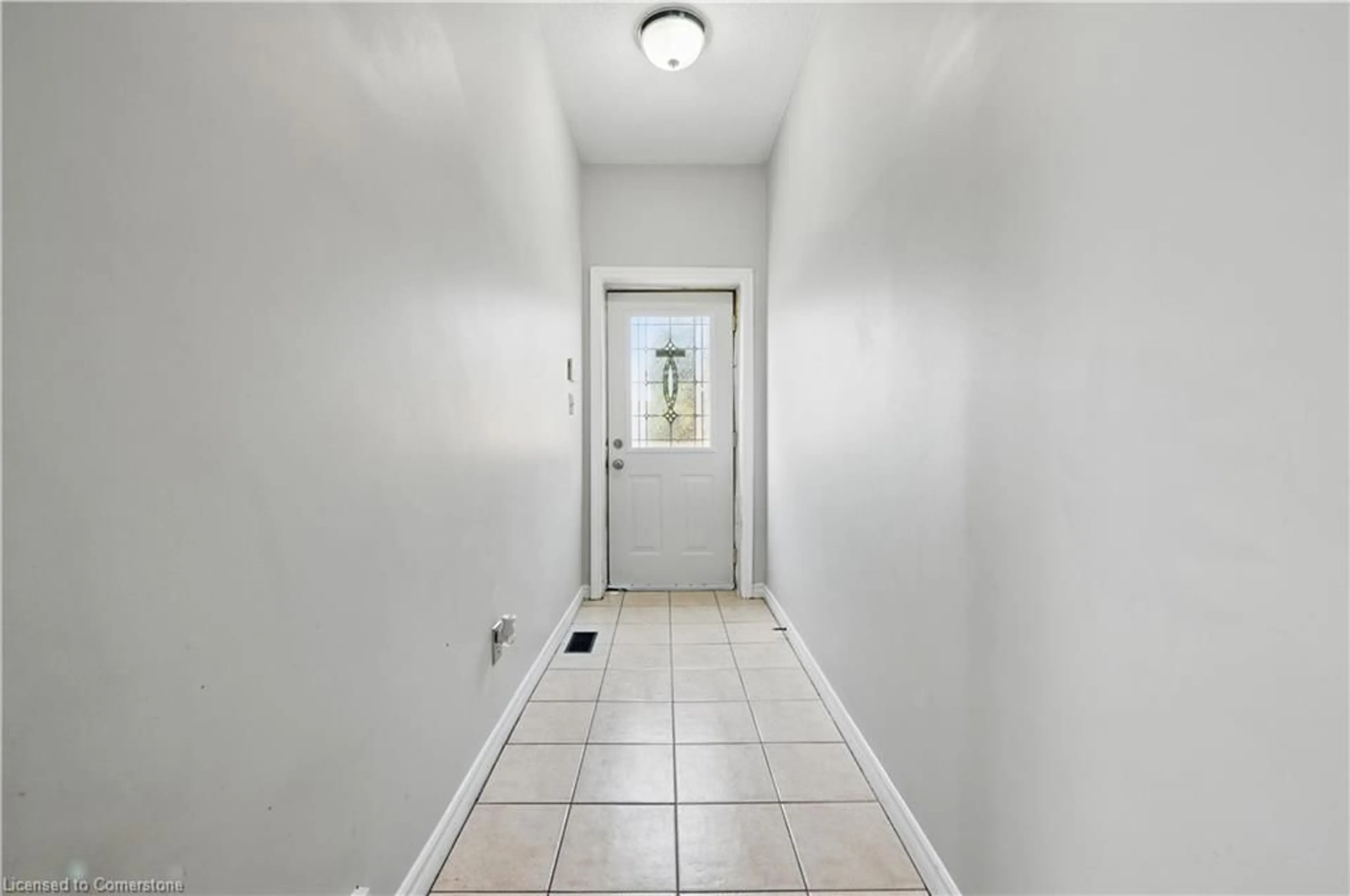 Indoor entryway for 378 Avondale St, Hamilton Ontario L8L 7C6