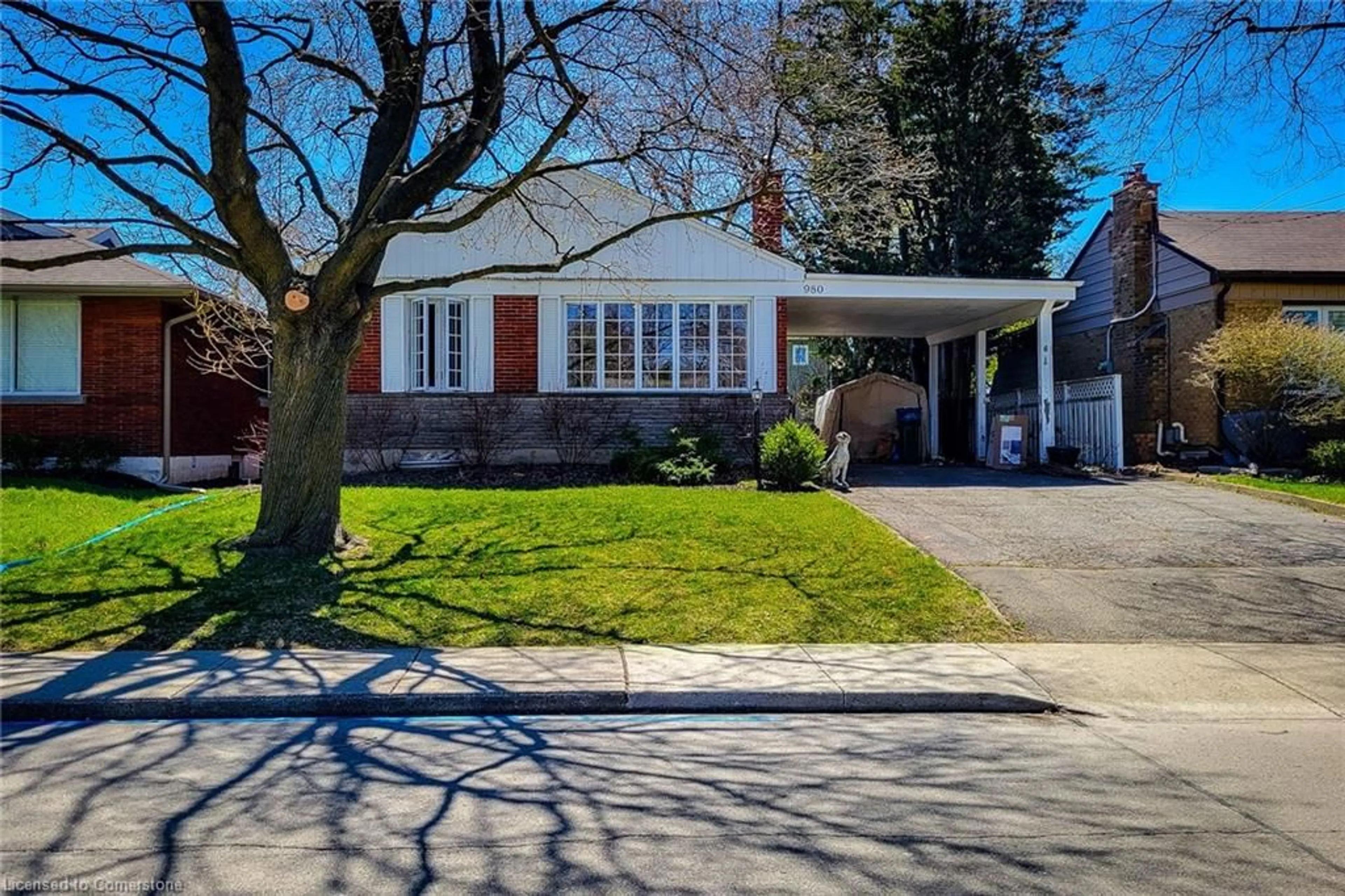 Home with brick exterior material, street for 980 Brucedale Ave, Hamilton Ontario L8T 1M4