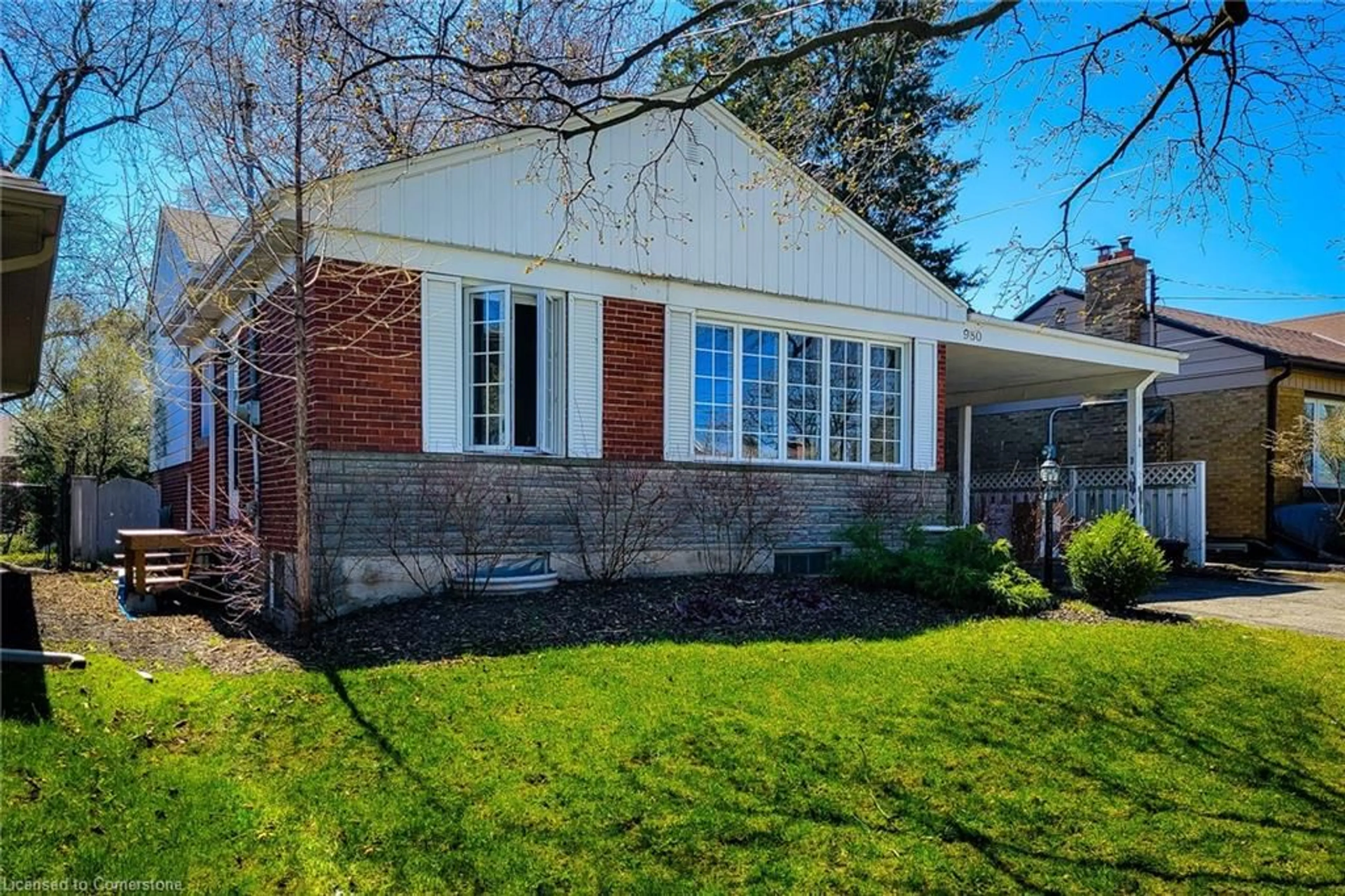 Home with brick exterior material, street for 980 Brucedale Ave, Hamilton Ontario L8T 1M4