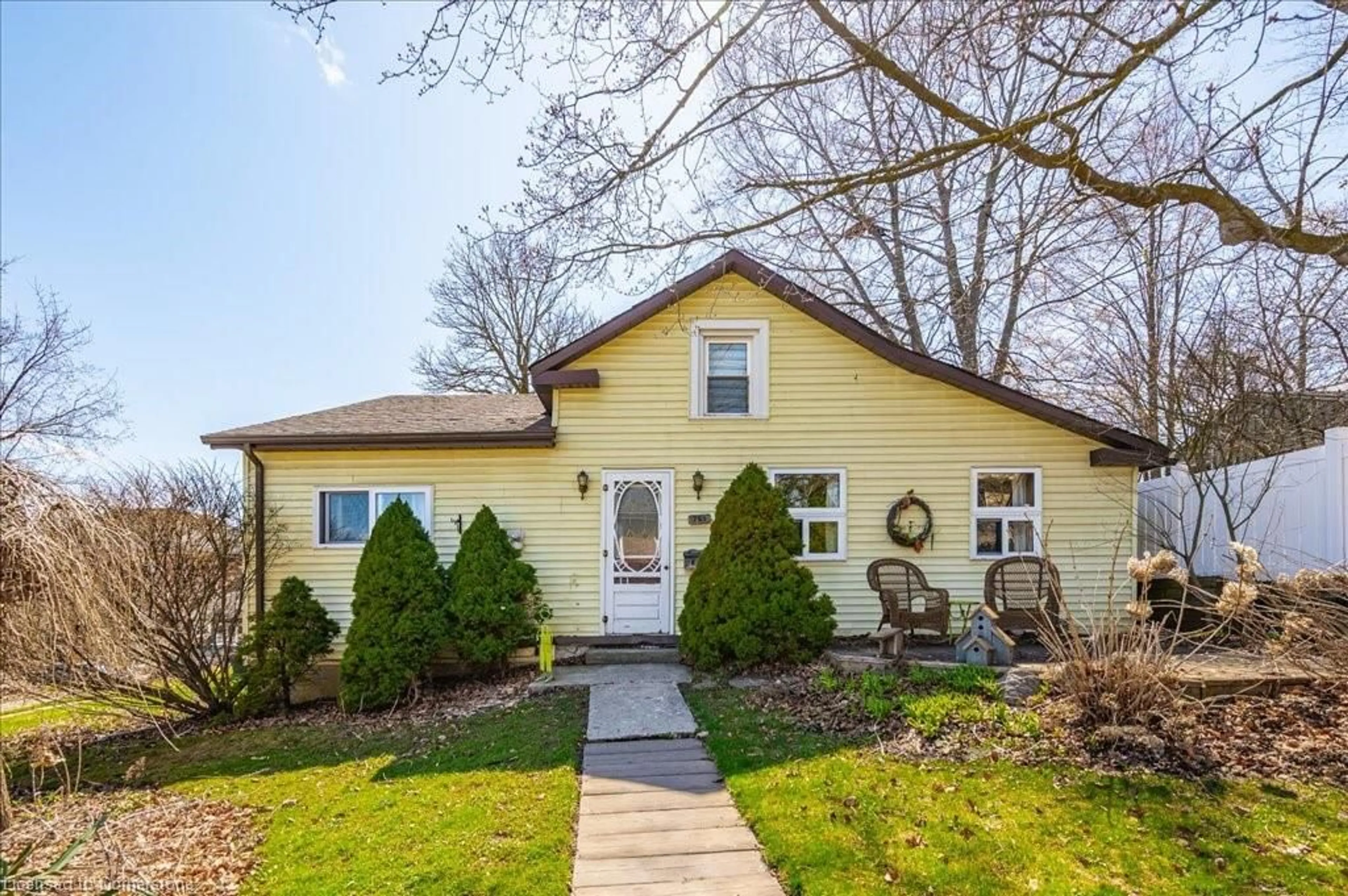 Home with vinyl exterior material, street for 255 Provost Lane, Fergus Ontario N1M 2M9