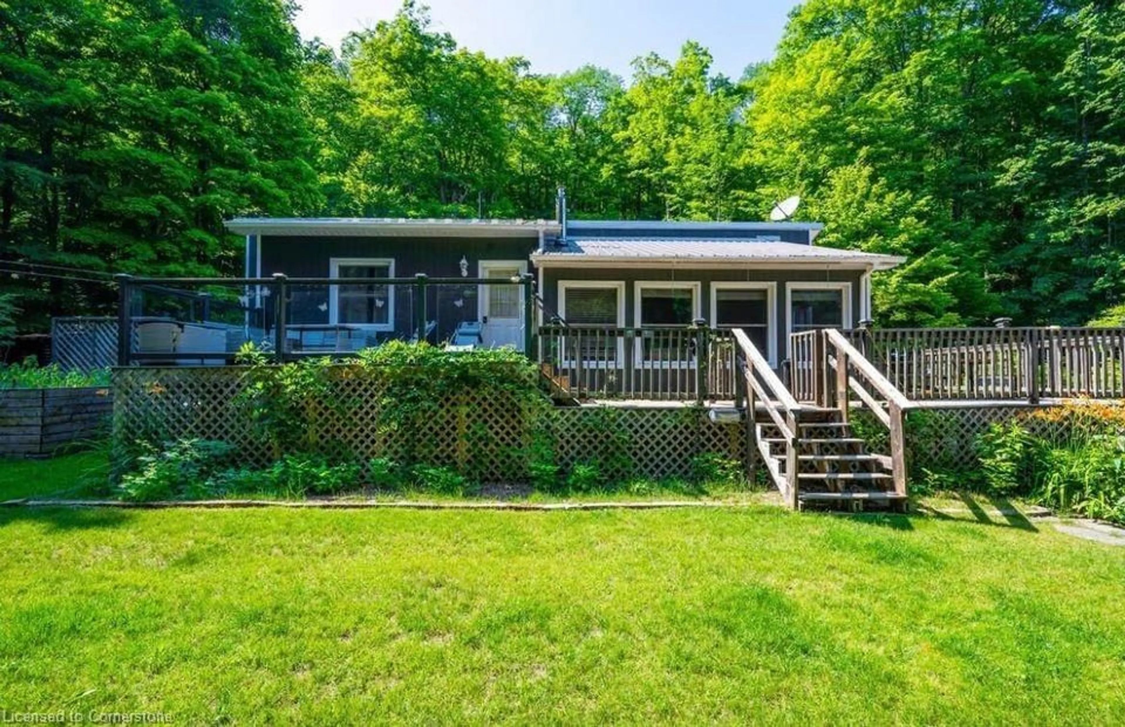 Home with vinyl exterior material, water/lake/river/ocean view for 11 14th Ave, South Bruce Peninsula Ontario N0H 2T0