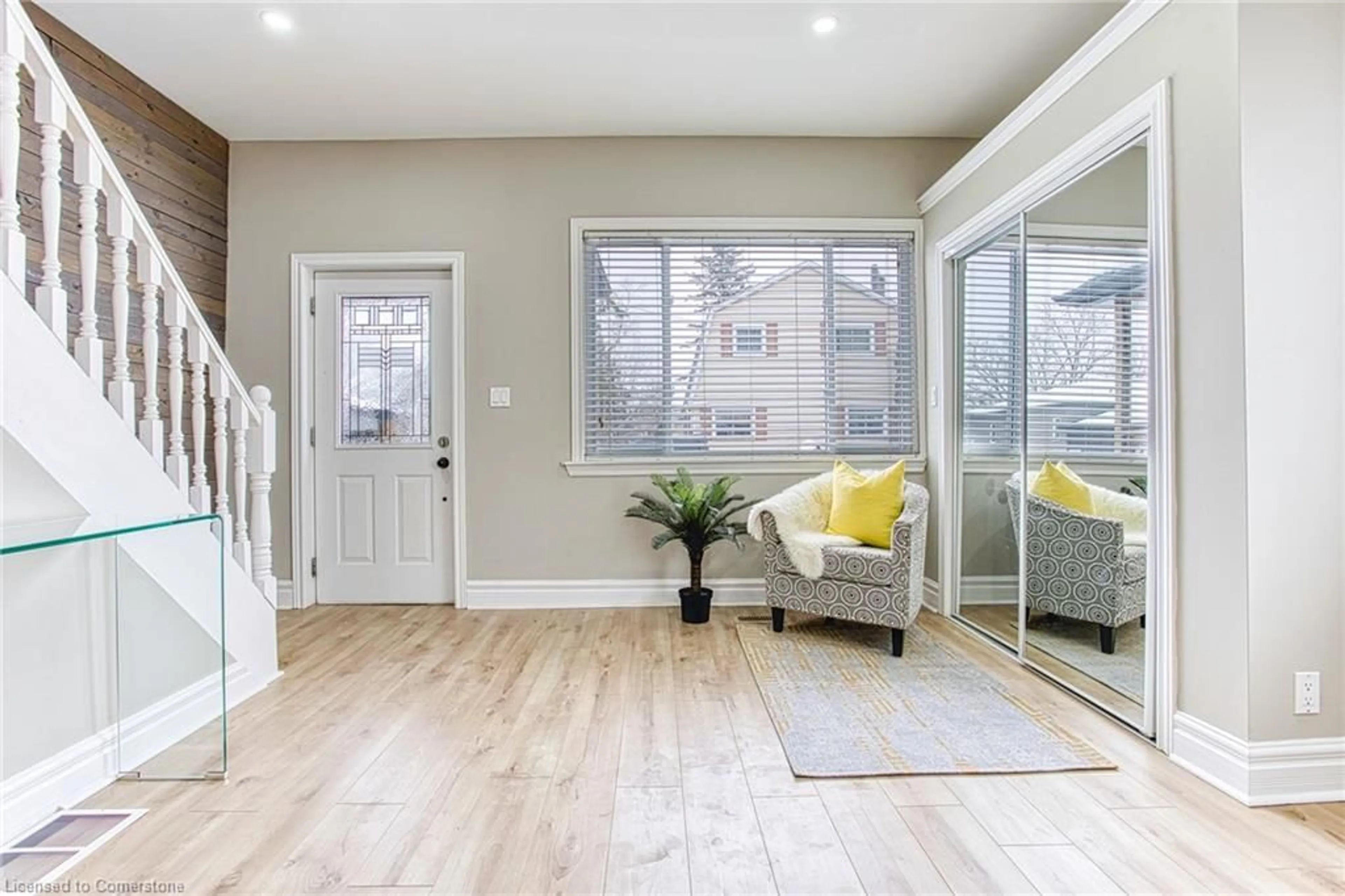 Indoor entryway for 4238 Academy St, Beamsville Ontario L0R 1B0