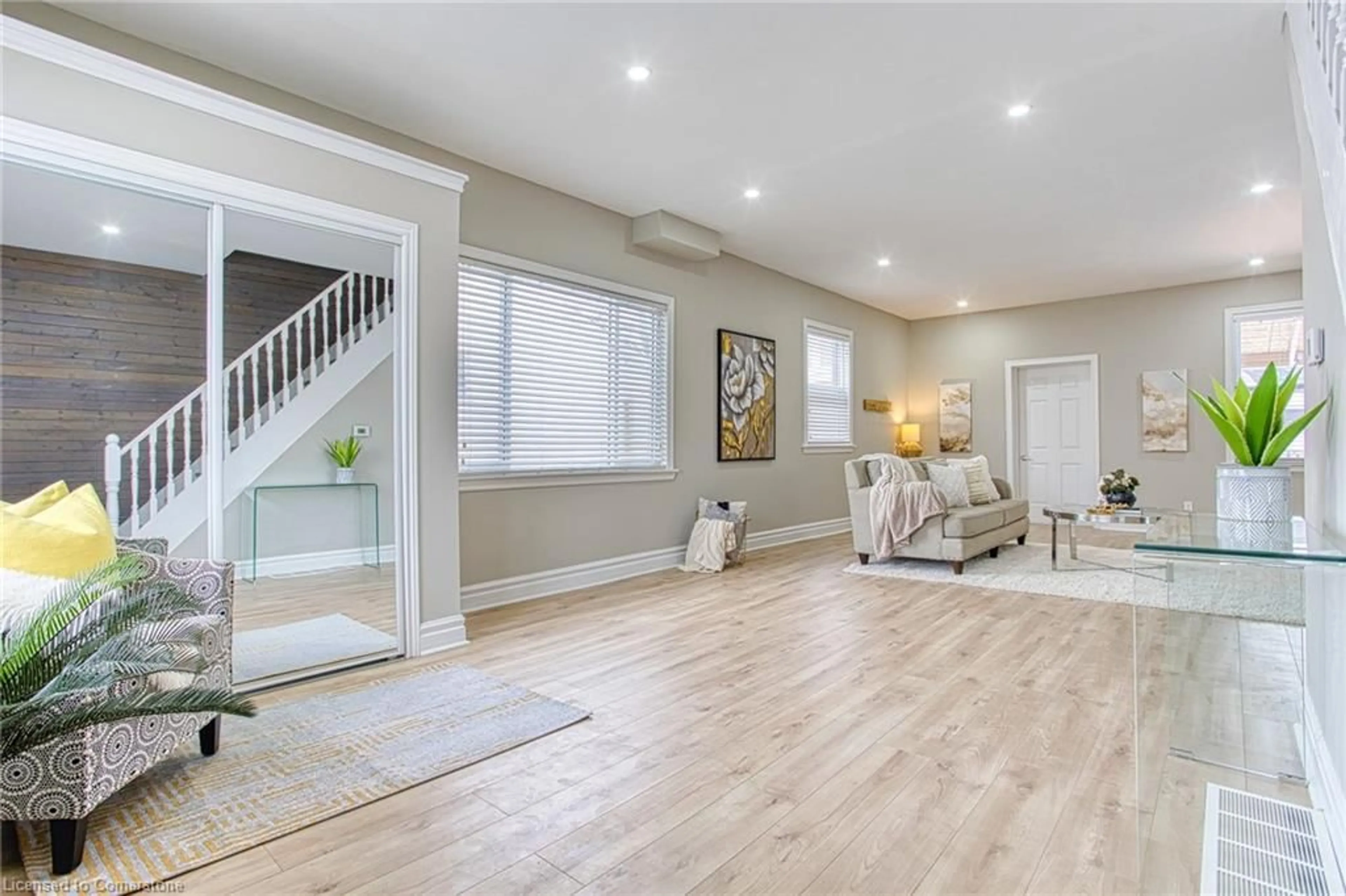 Indoor entryway for 4238 Academy St, Beamsville Ontario L0R 1B0