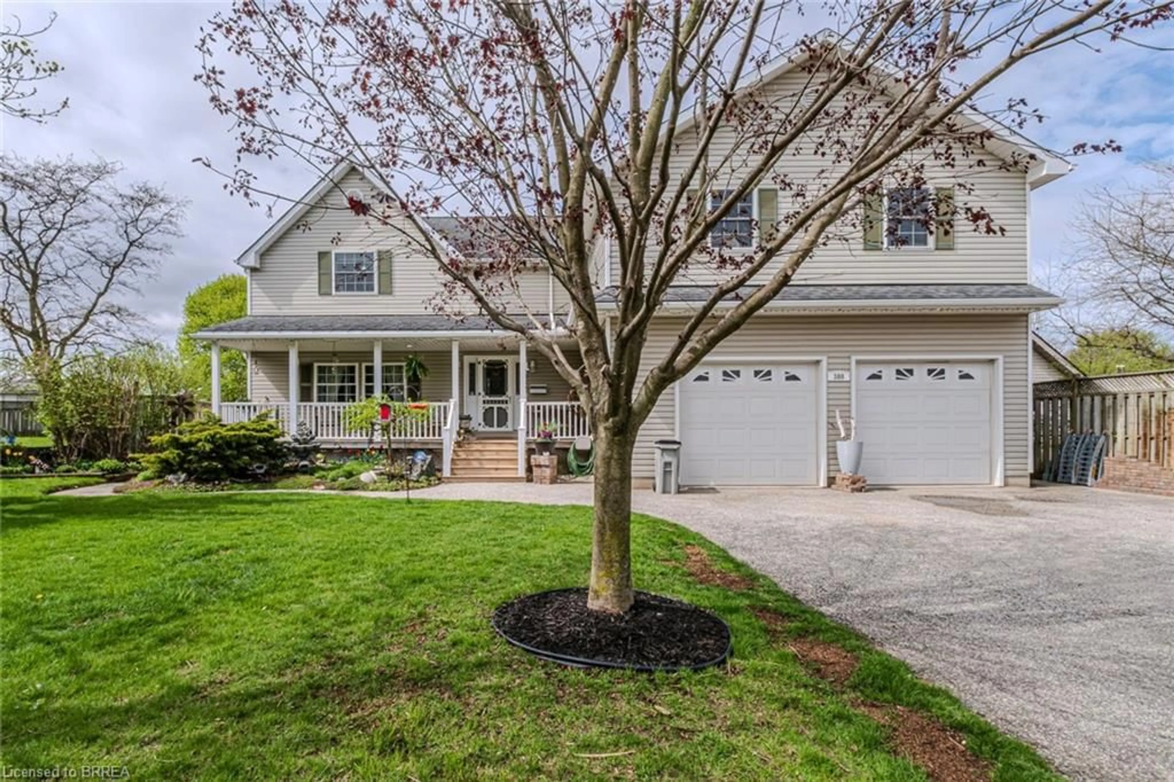 Home with vinyl exterior material, street for 388 Mckellar St, Strathroy Ontario N7G 2Y5