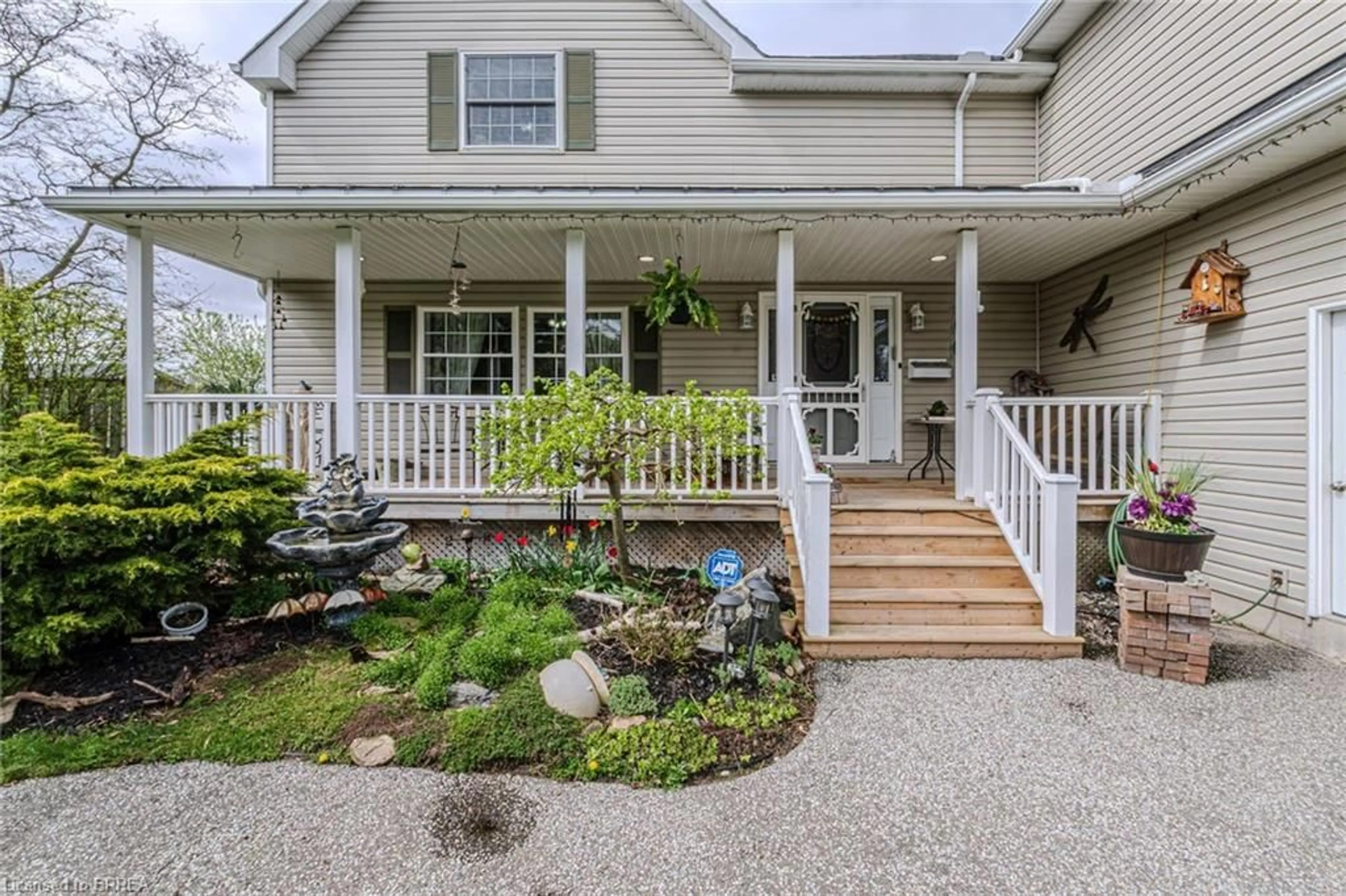 Home with vinyl exterior material, street for 388 Mckellar St, Strathroy Ontario N7G 2Y5
