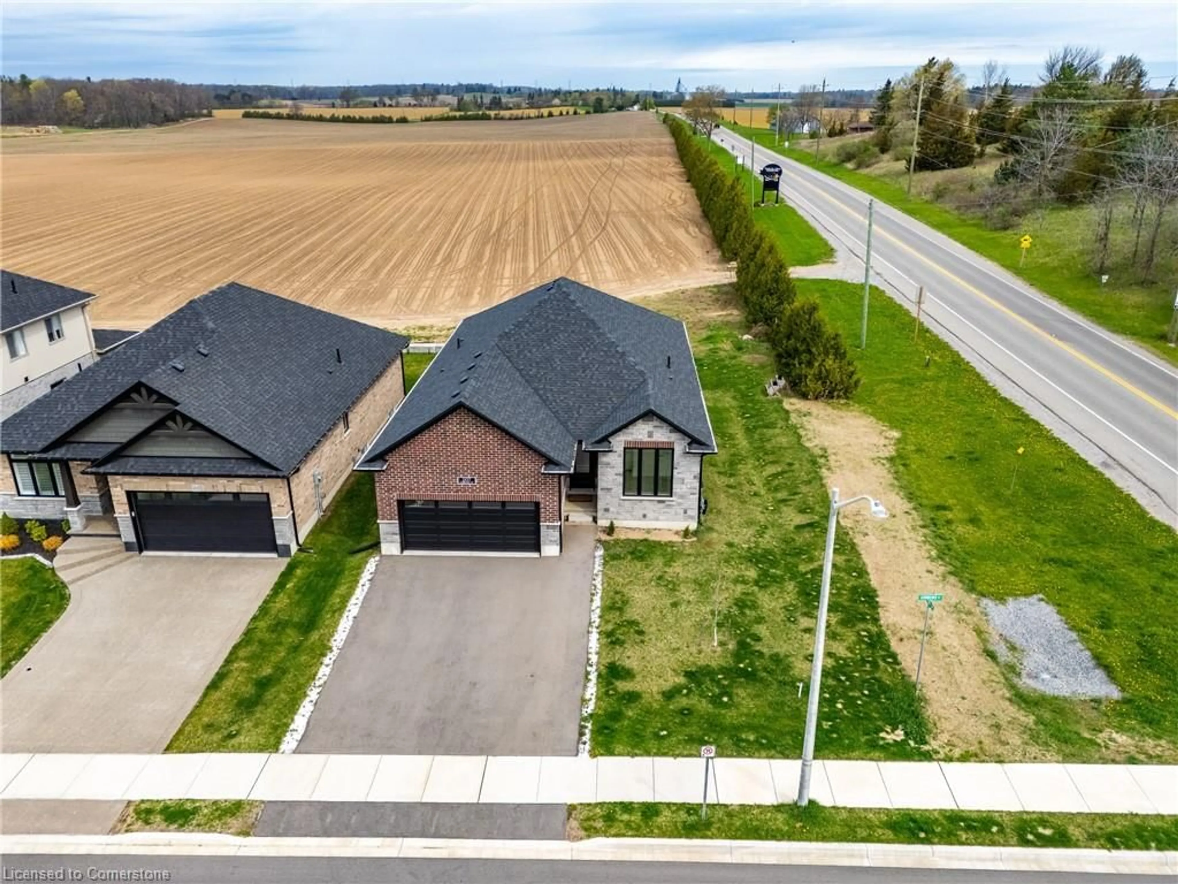 A pic from outside/outdoor area/front of a property/back of a property/a pic from drone, street for 207 Gibbons St, Waterford Ontario N0E 1Y0