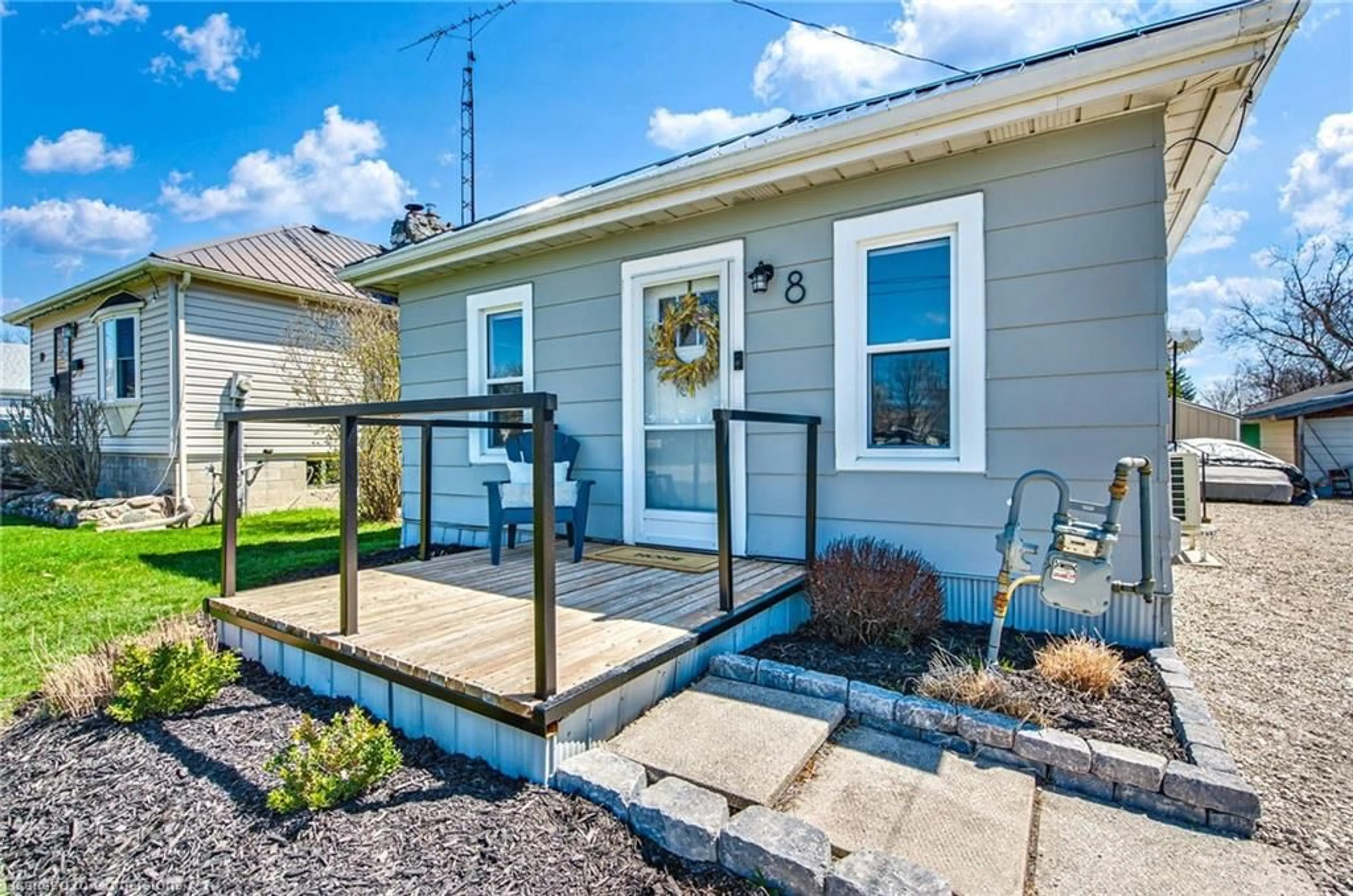 Unknown for 8 Carrick St, Hagersville Ontario N0A 1H0