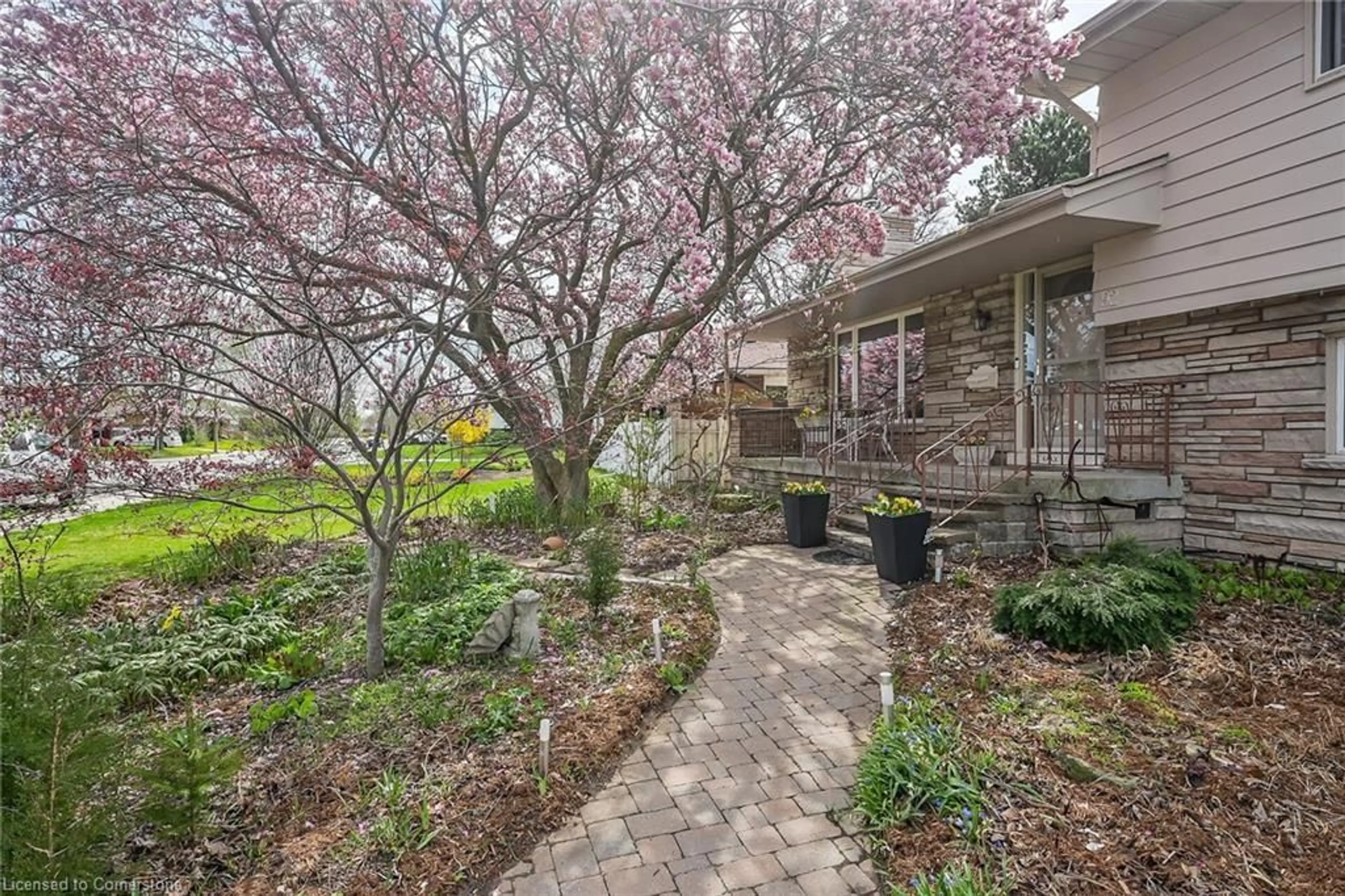 Patio, street for 92 Delmar Dr, Hamilton Ontario L9C 1J7