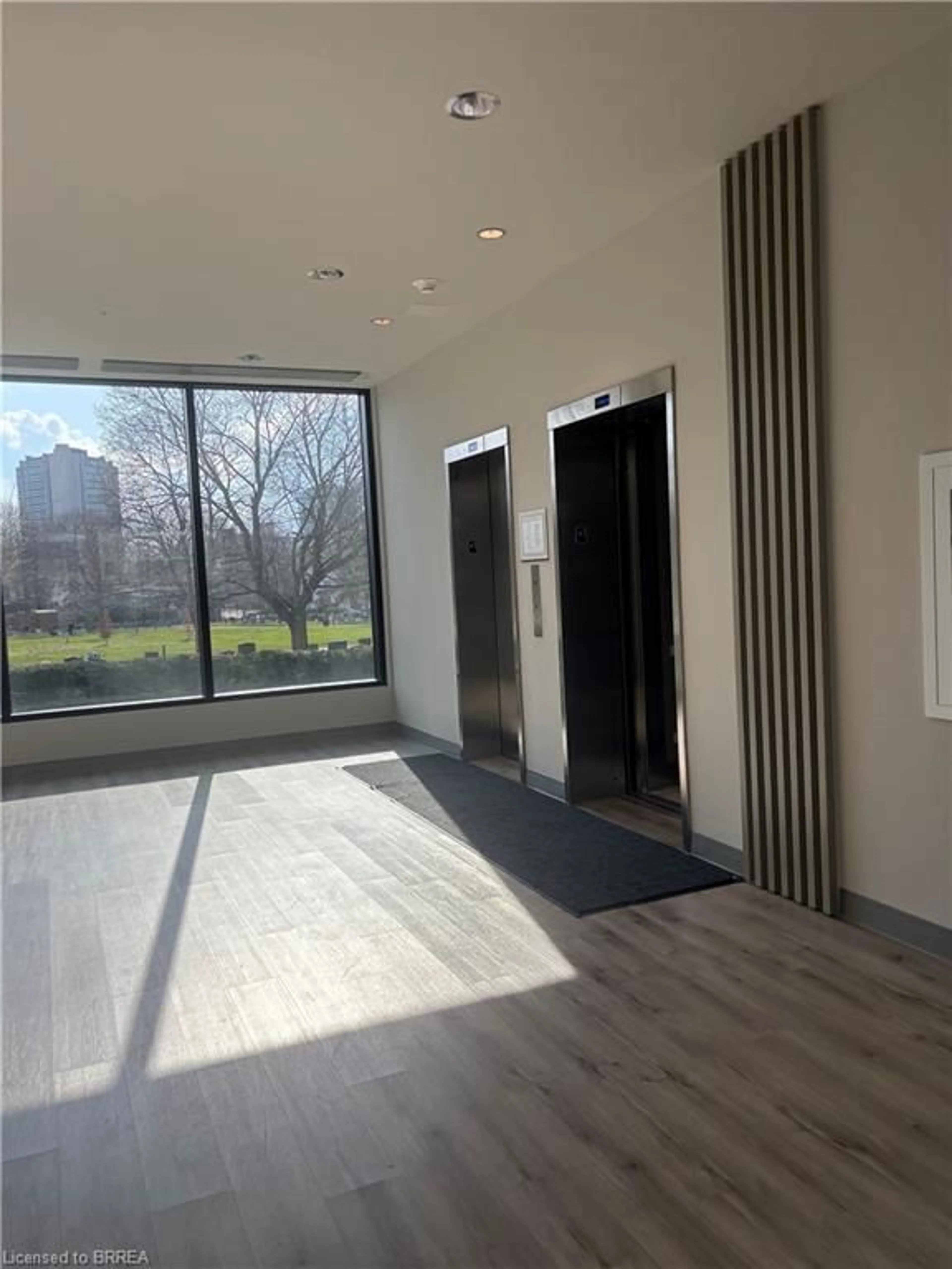 Indoor foyer for 103 Roger St, Waterloo Ontario N2J 0G2