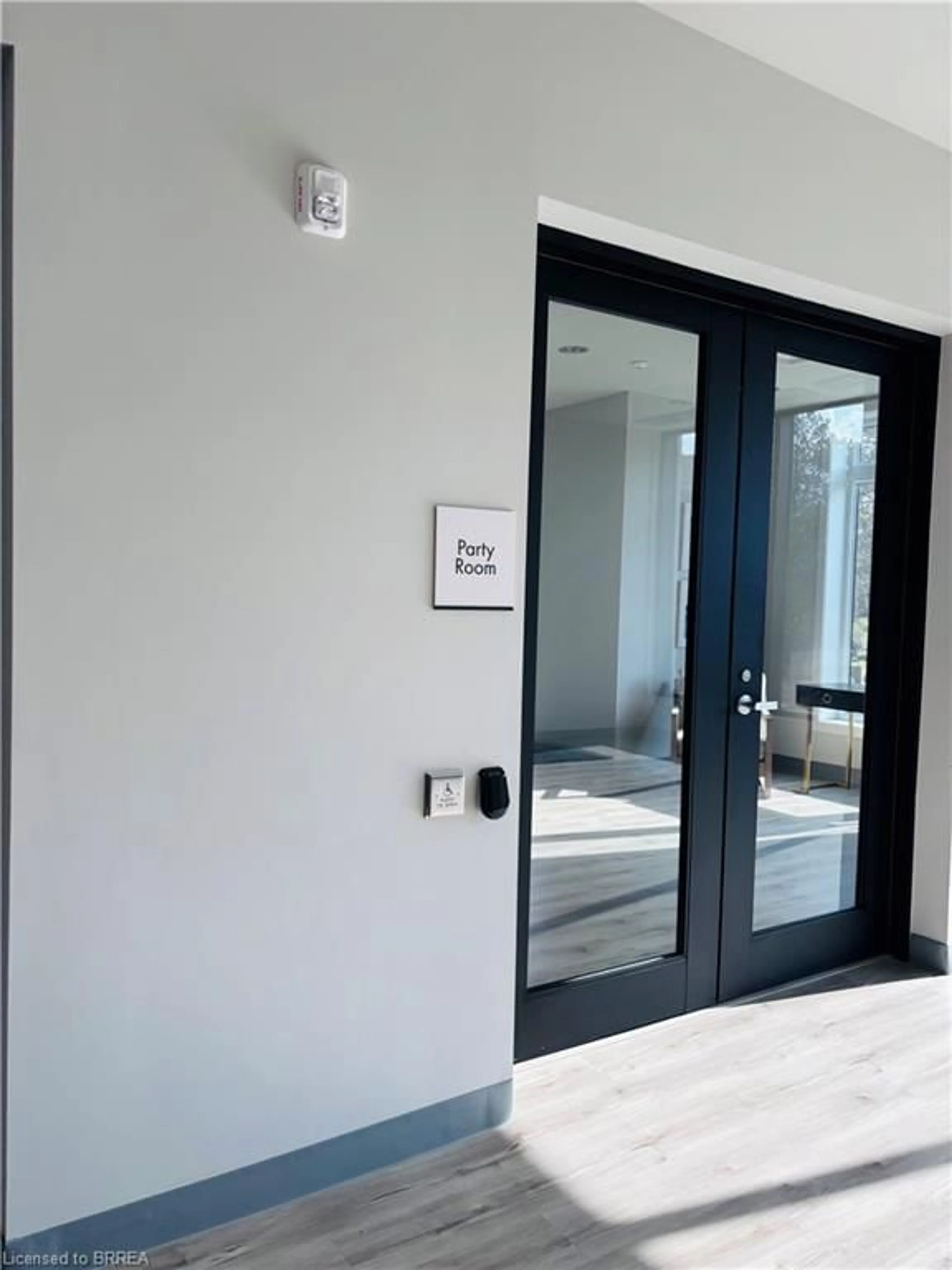 Indoor entryway for 103 Roger St, Waterloo Ontario N2J 0G2