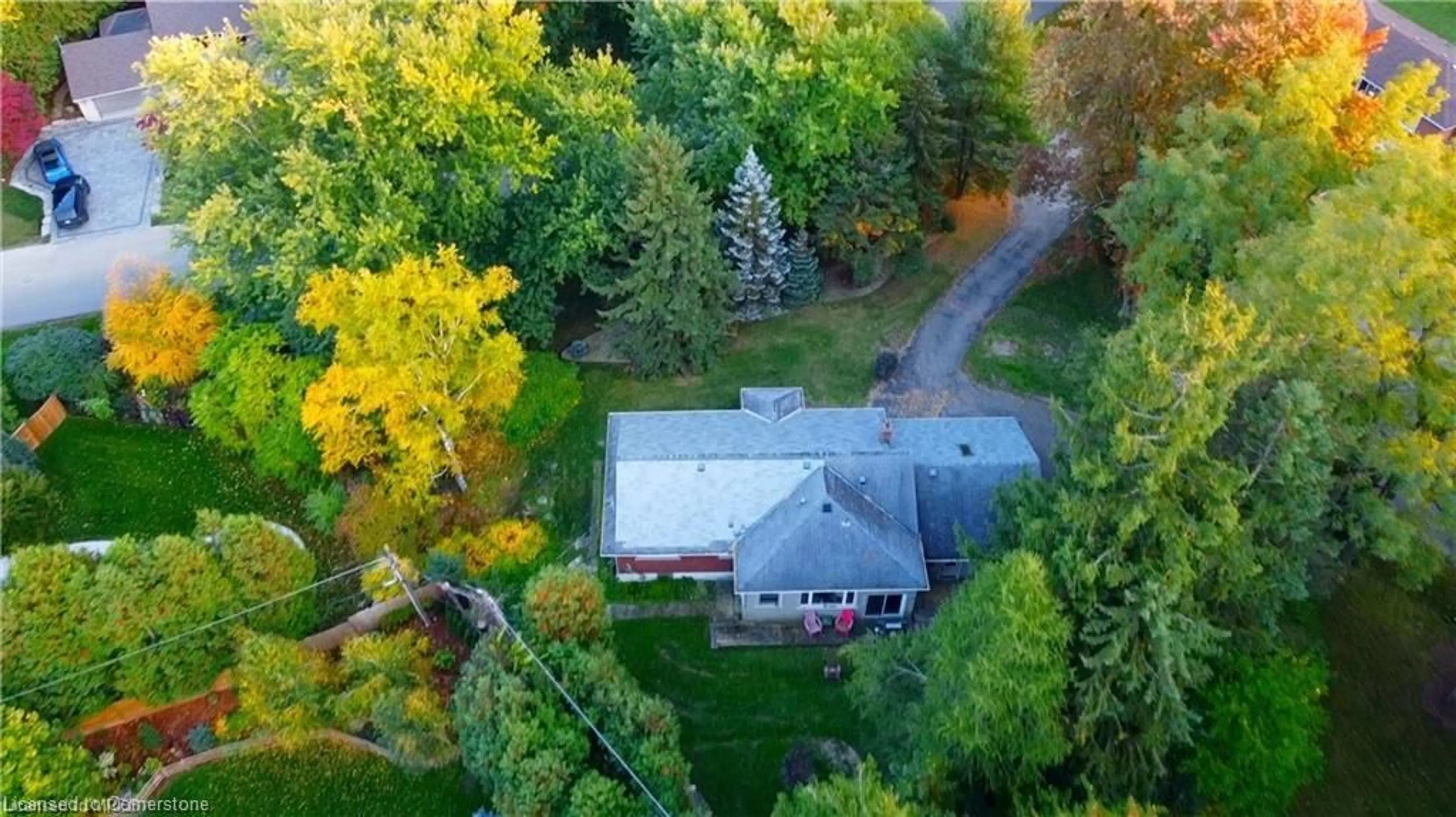 A pic from outside/outdoor area/front of a property/back of a property/a pic from drone, unknown for 376 Philip Pl #B, Ancaster Ontario L9G 3G8