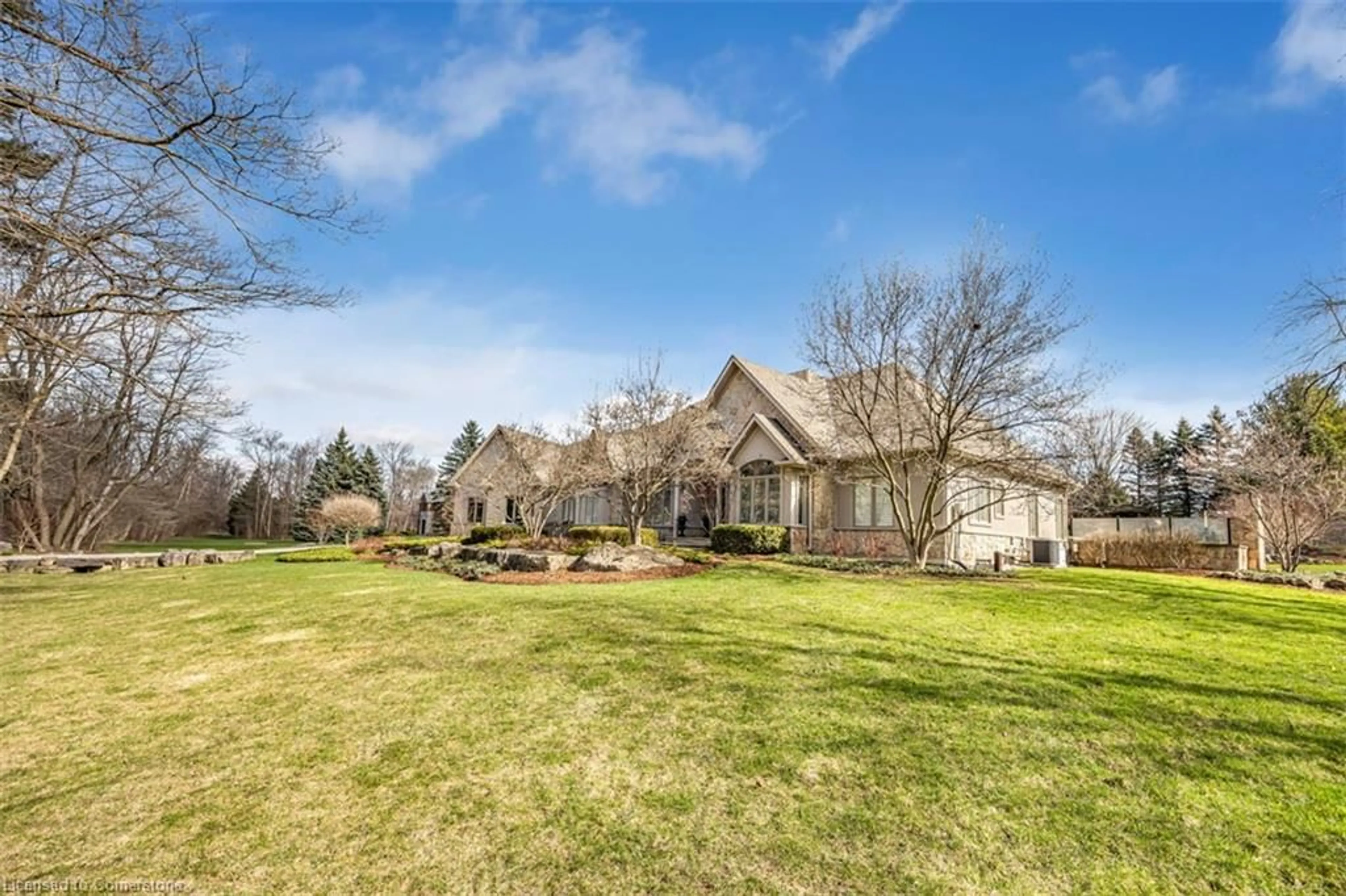 A pic from outside/outdoor area/front of a property/back of a property/a pic from drone, street for 5029 Cedar Springs Crt, Burlington Ontario L7P 0B5
