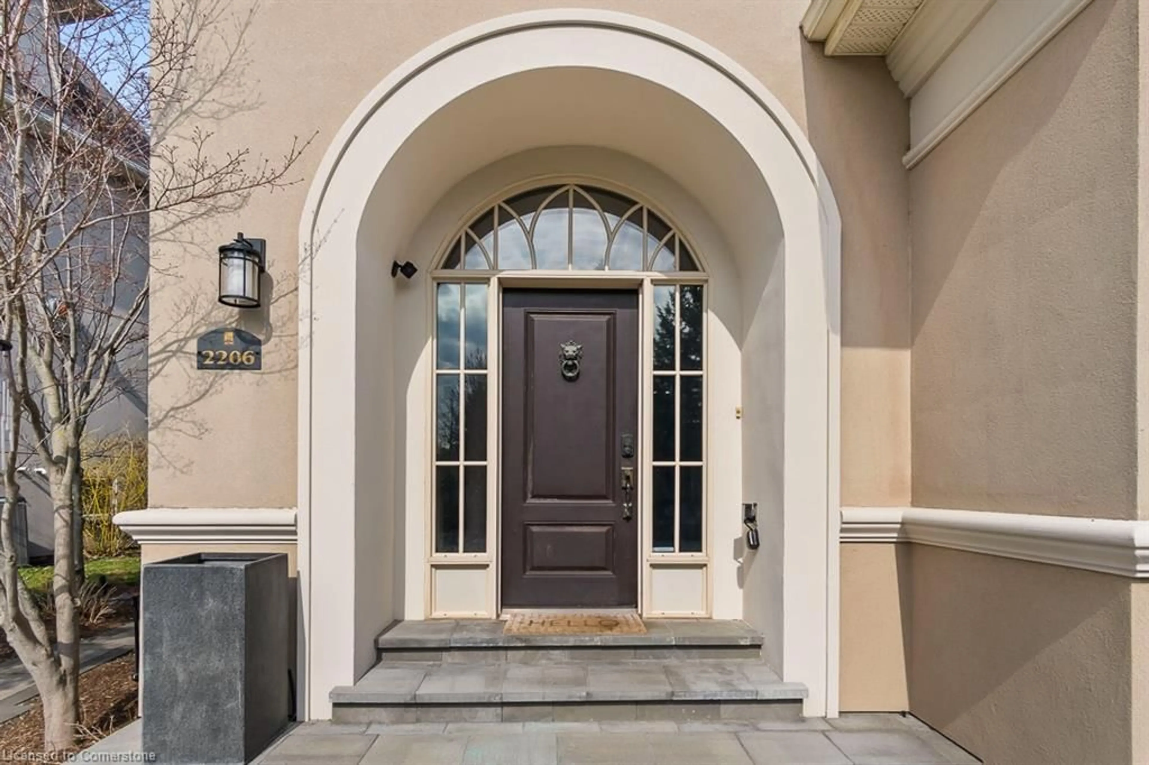 Indoor entryway for 2206 Hampstead Rd, Oakville Ontario L6H 6Y9