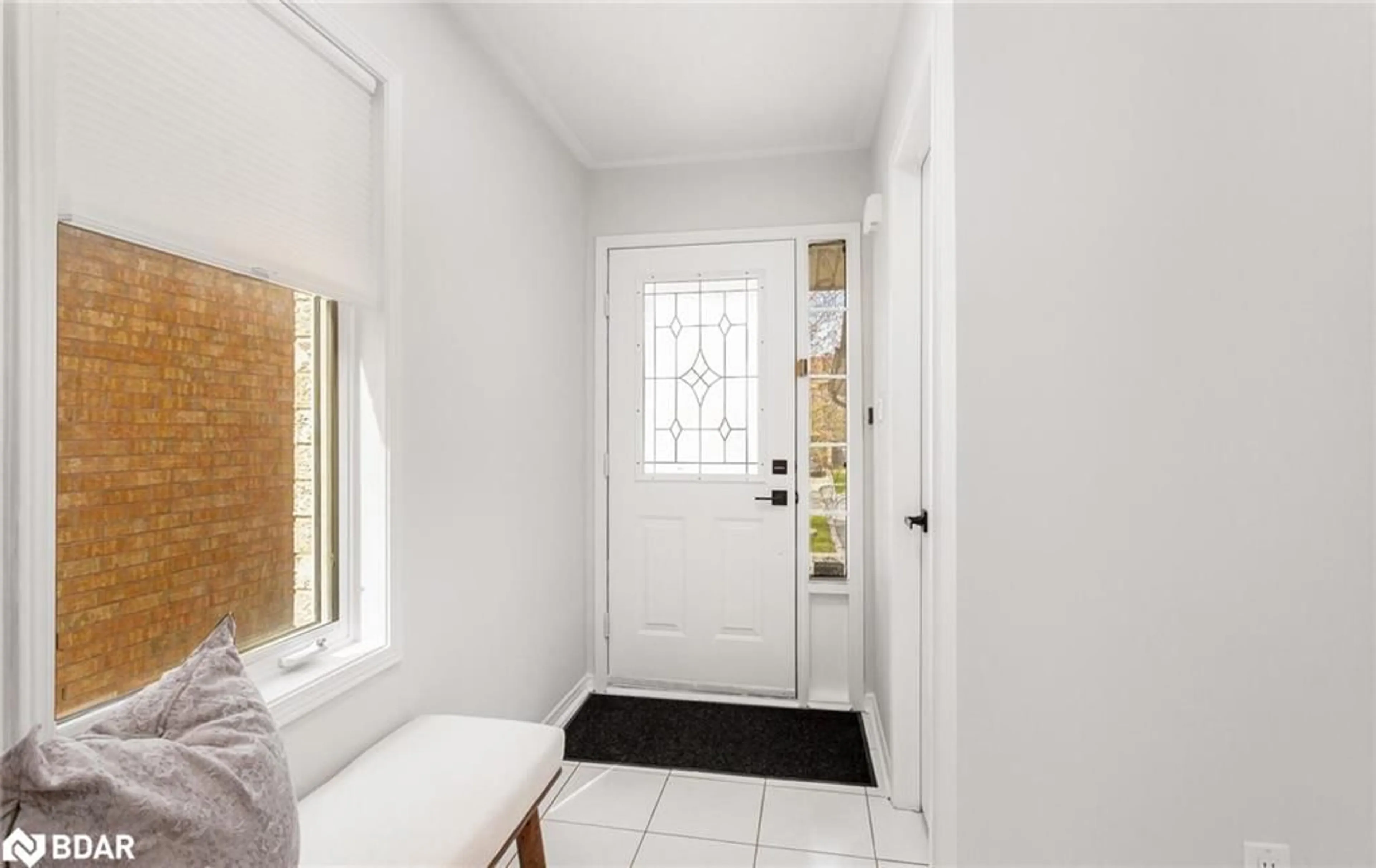 Indoor entryway for 2838 Cartwright Cres, Mississauga Ontario L5M 5W4