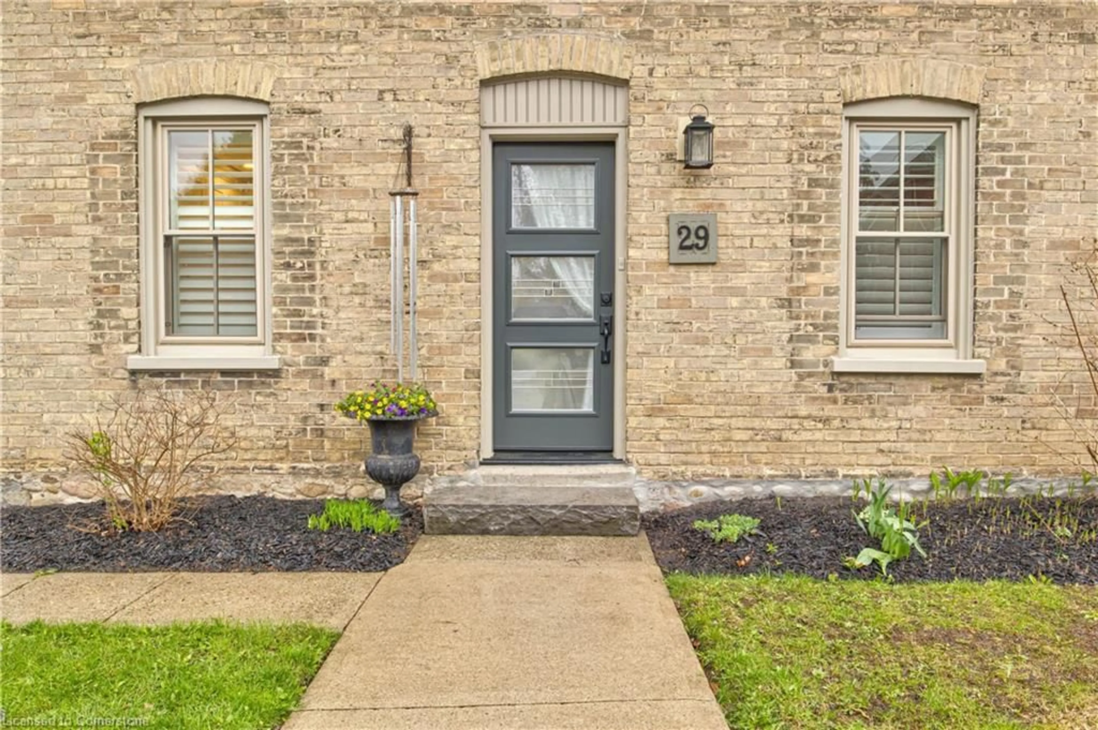 Indoor entryway for 29 Hall St, Ayr Ontario N0B 1E0