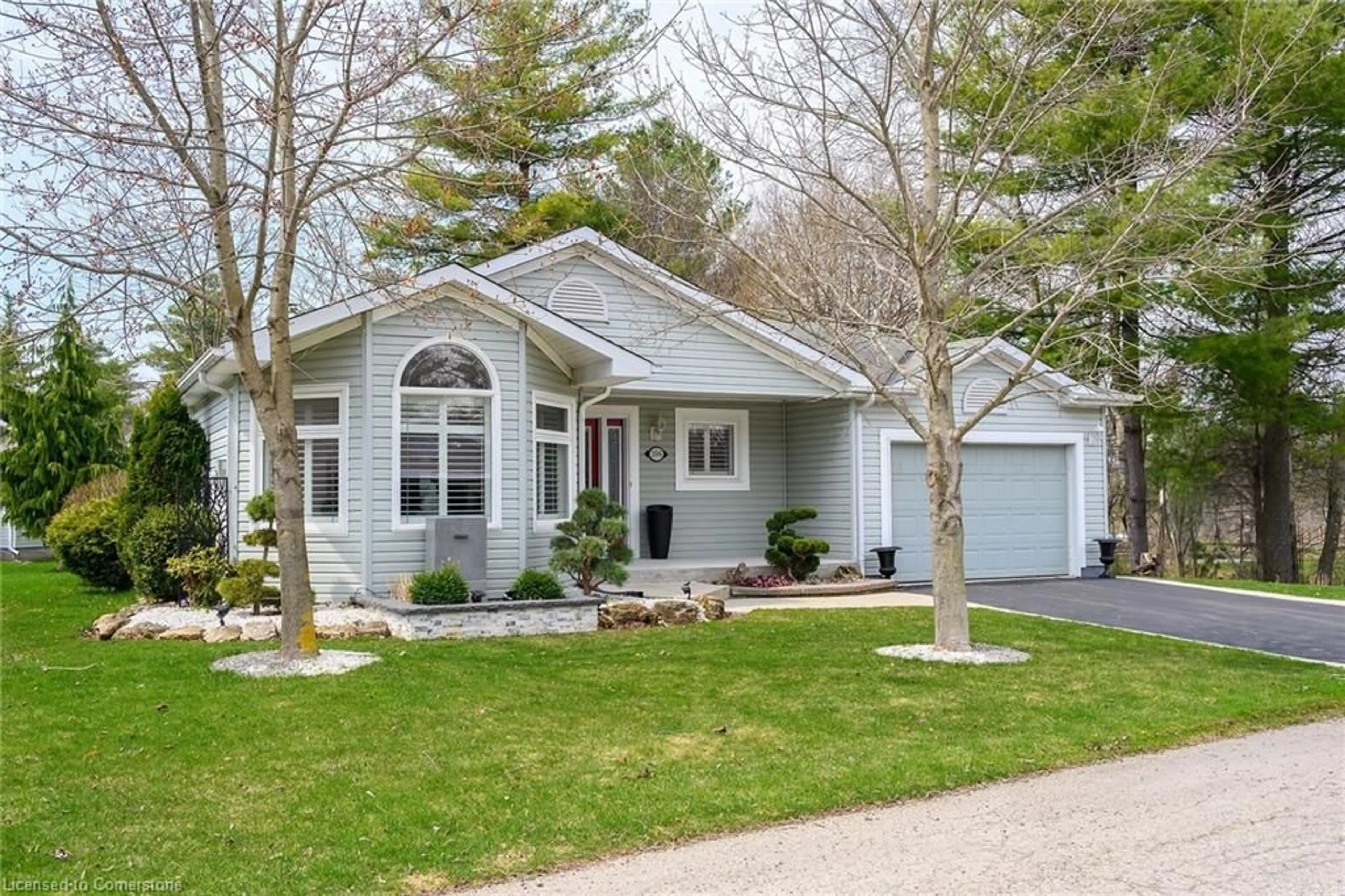 Home with vinyl exterior material, street for 106 Bushmill Cir, Flamborough Ontario L8B 1A5