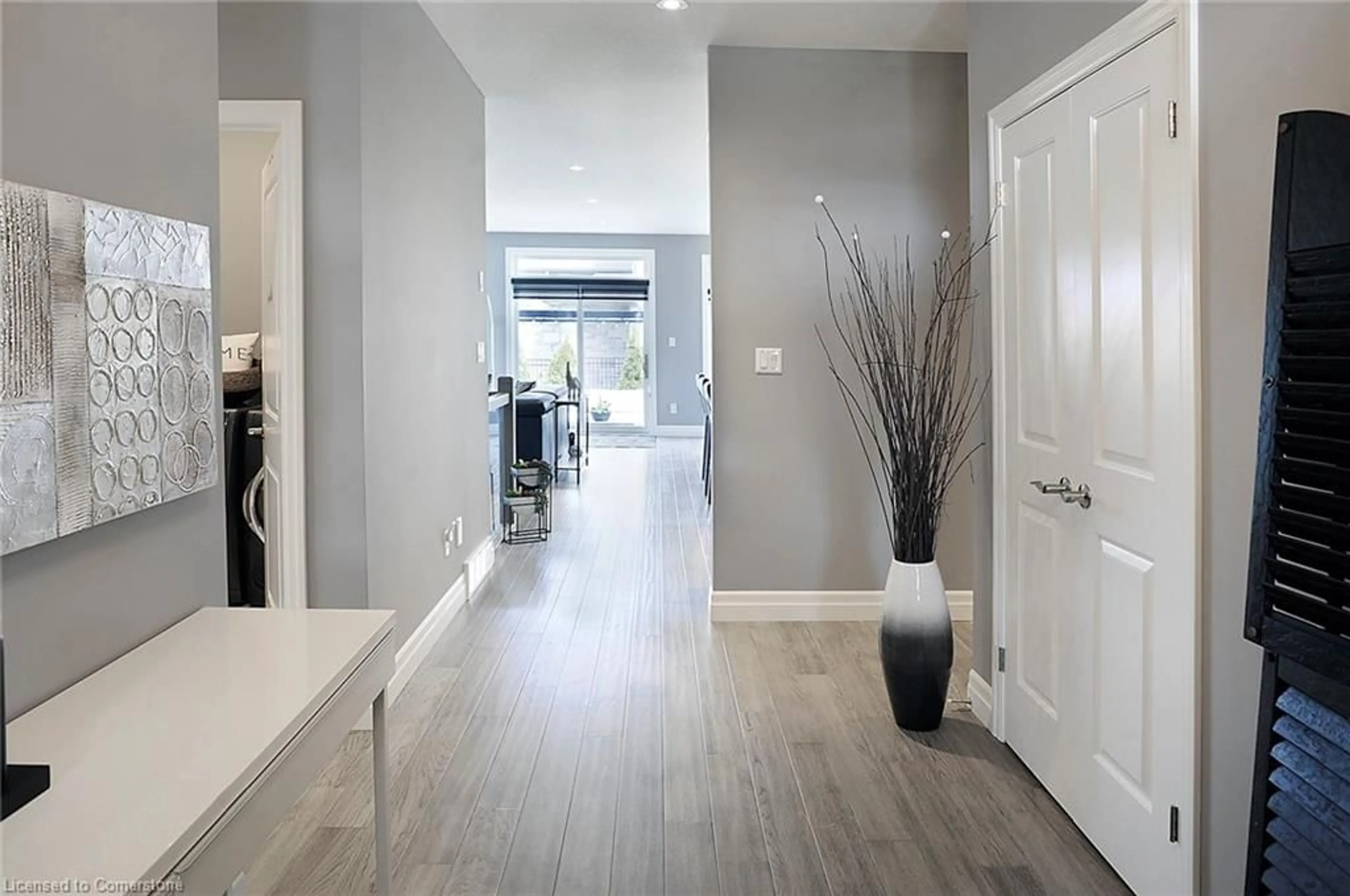 Indoor entryway for 200 Juniper St, Woodstock Ontario N4S 0E1
