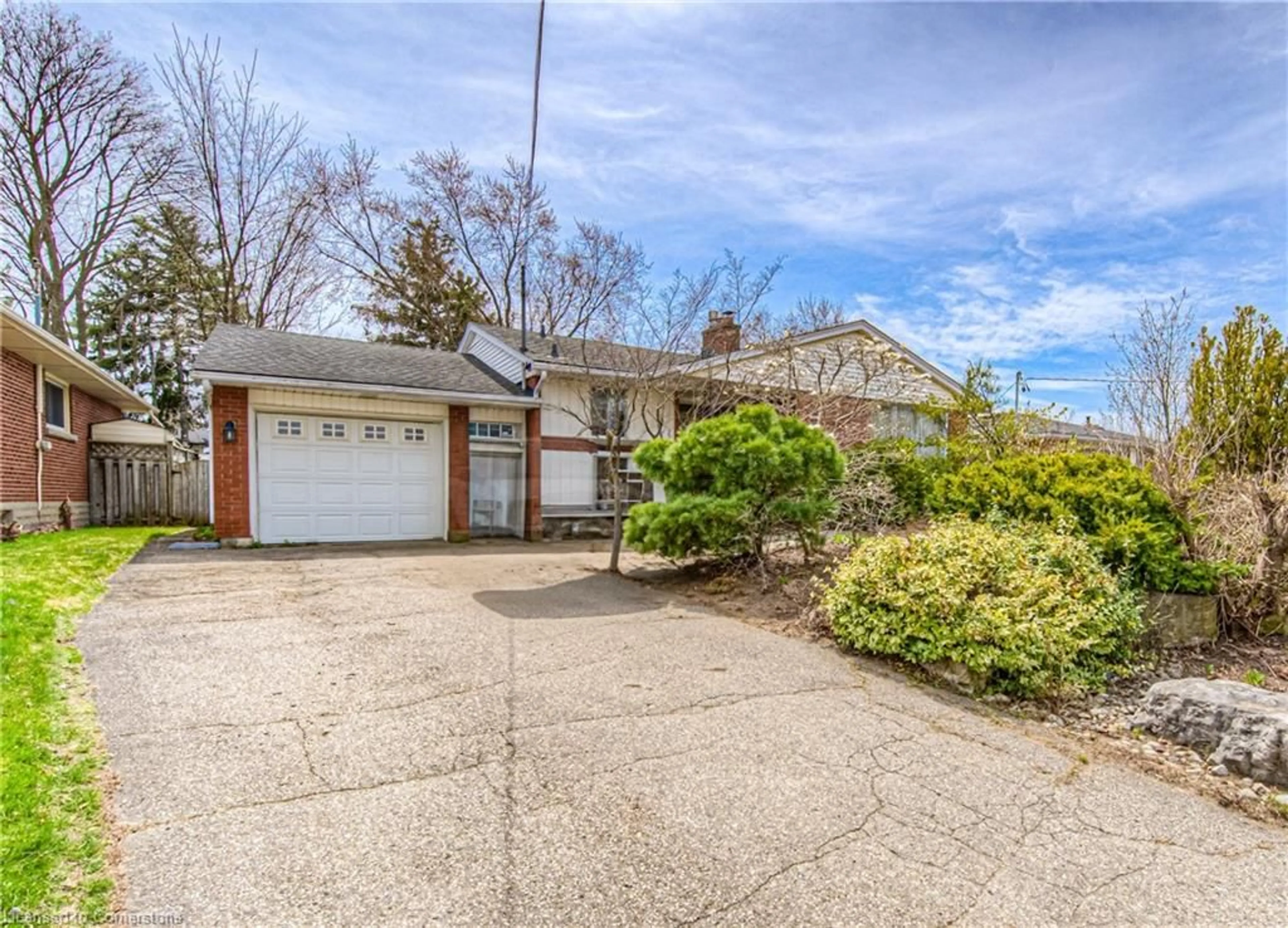 A pic from outside/outdoor area/front of a property/back of a property/a pic from drone, street for 155 Kenneth Ave, Kitchener Ontario N2A 1W3