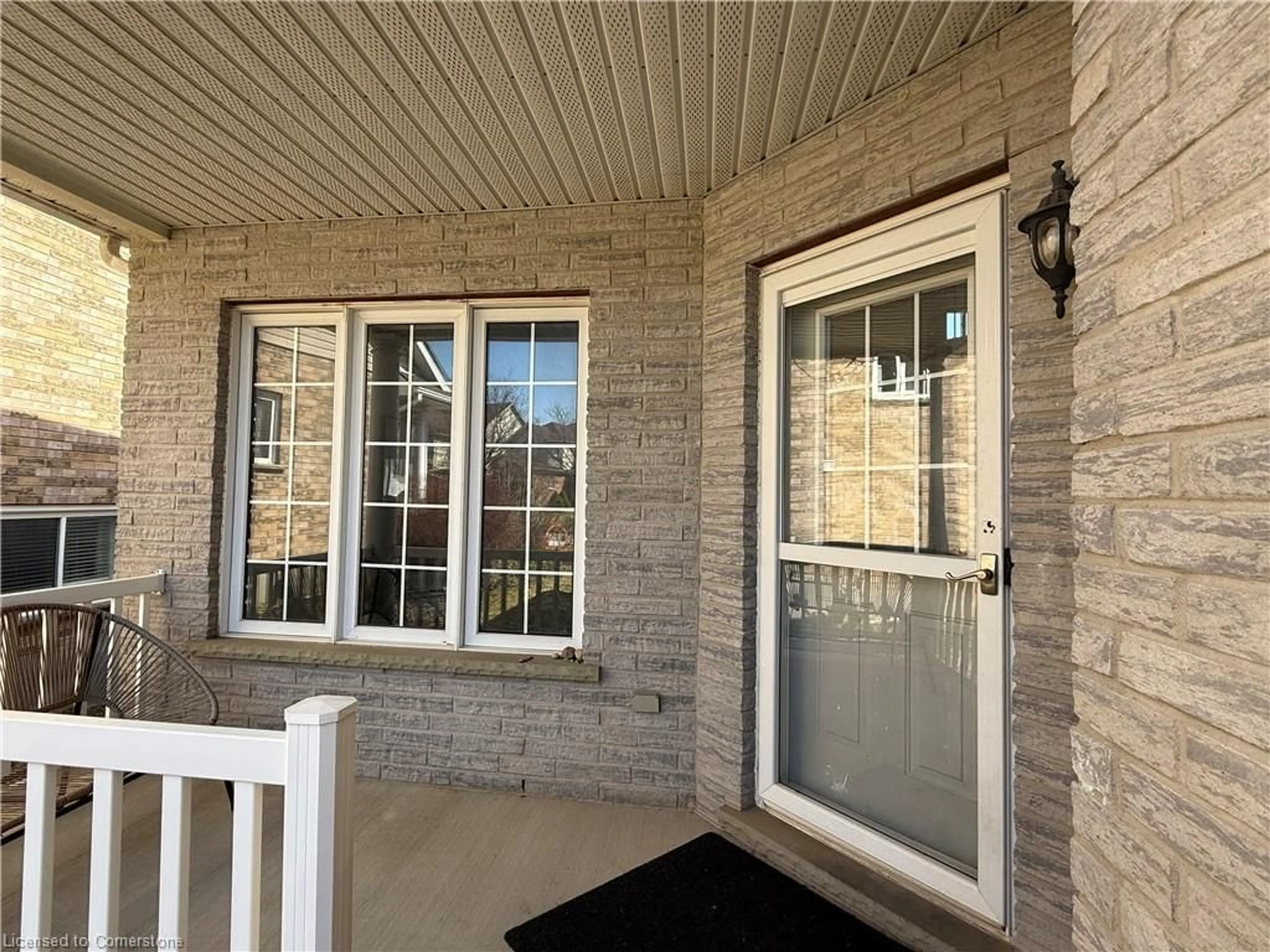 Indoor entryway for 406 Woodrow Dr, Waterloo Ontario N2T 2V7