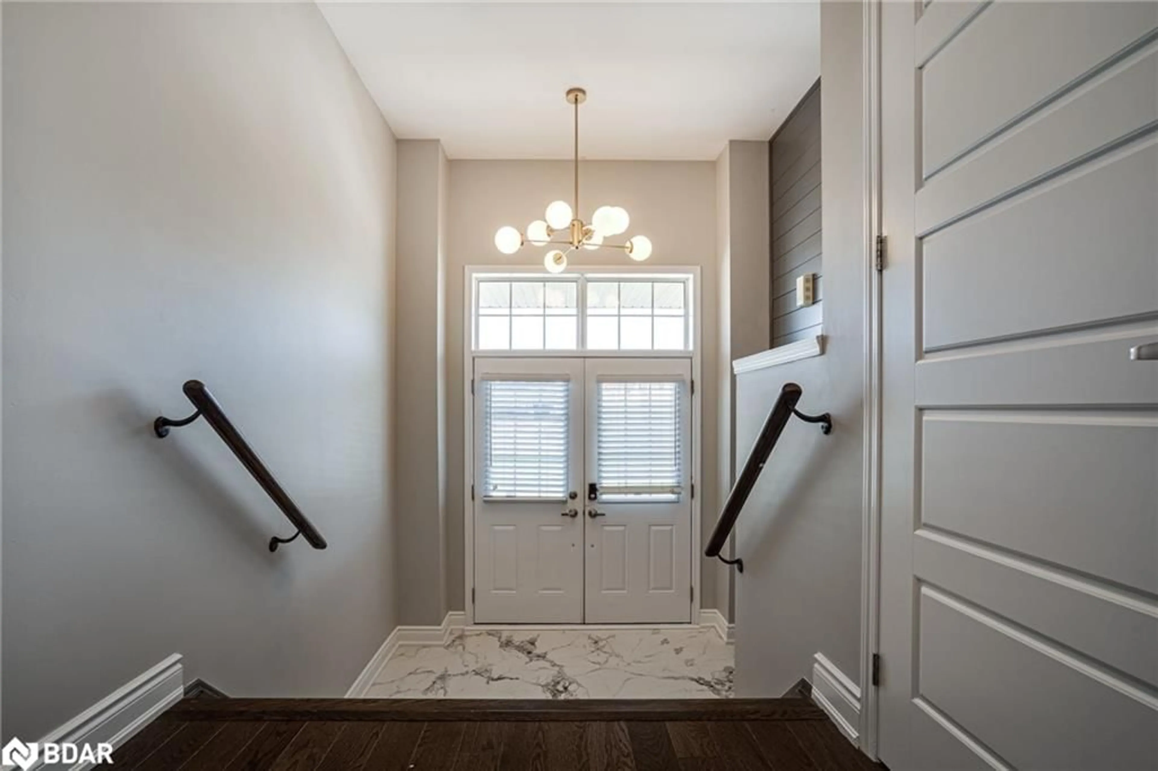 Indoor entryway for 227 Thompson Rd, Caledonia Ontario N3W 0C4