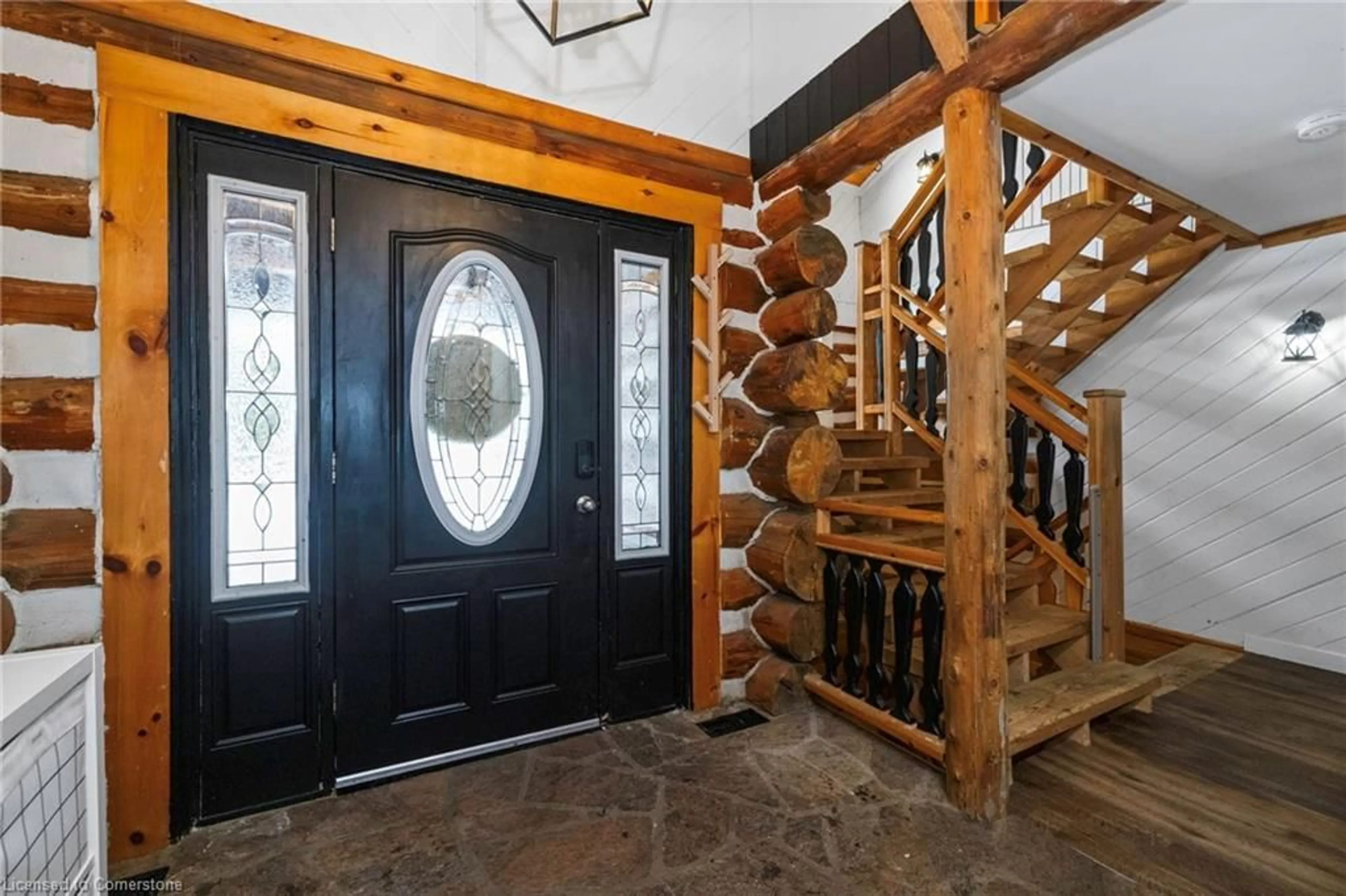 Indoor entryway for 239 Old Government Rd, Emsdale Ontario P0A 1J0