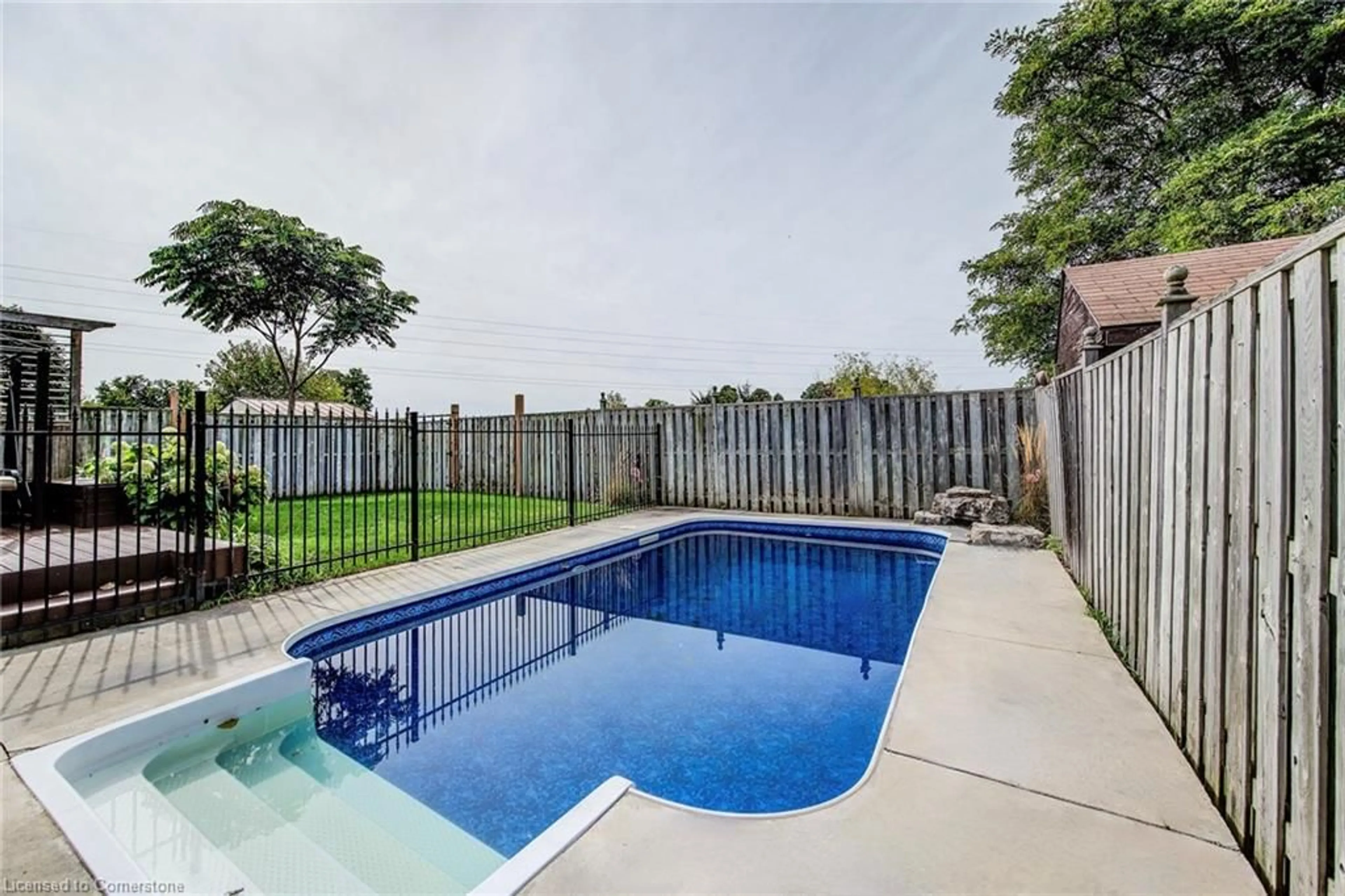 Pool for 11 Hearthbridge St, Kitchener Ontario N2R 1L5