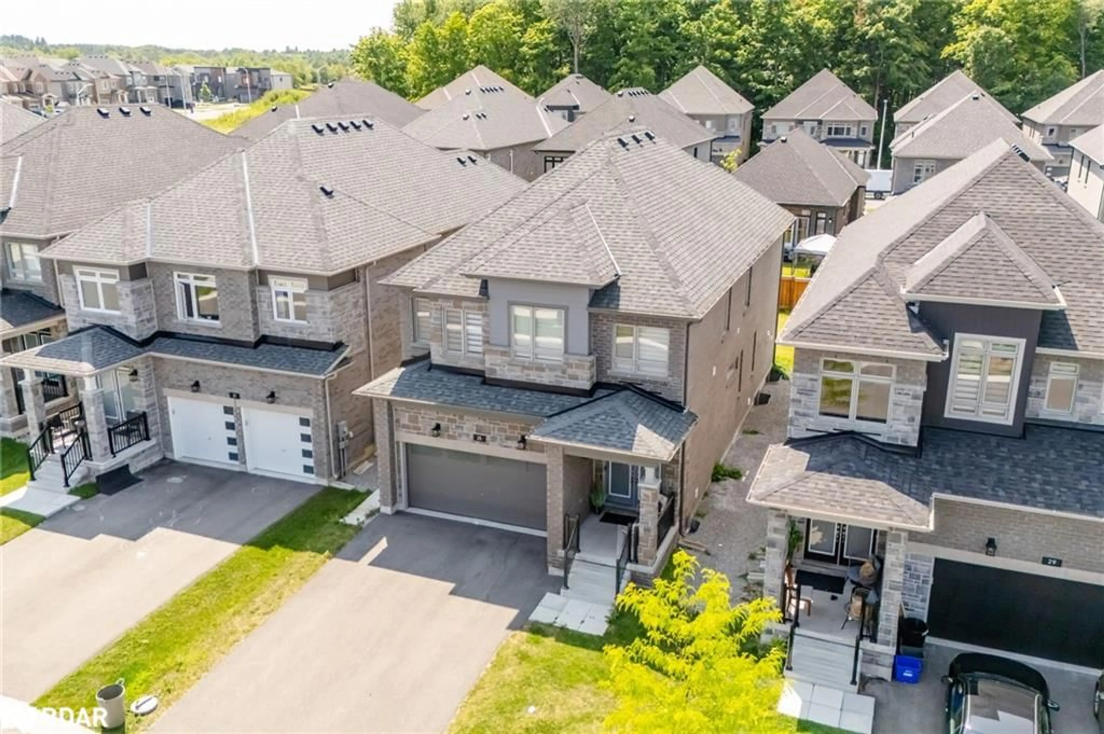 A pic from outside/outdoor area/front of a property/back of a property/a pic from drone, street for 25 Paddington Grove, Barrie Ontario L9J 0J3