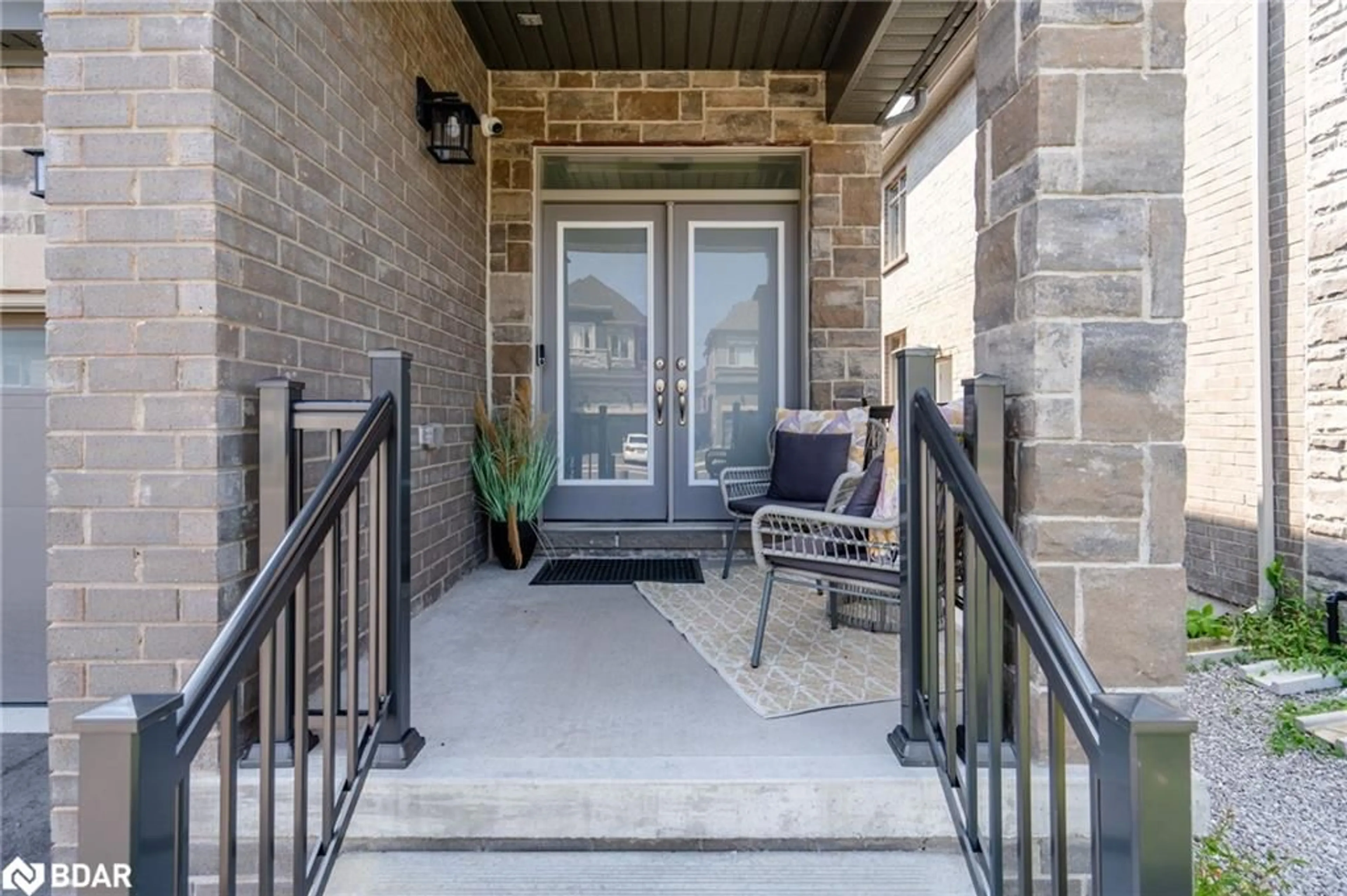 Indoor entryway for 25 Paddington Grove, Barrie Ontario L9J 0J3