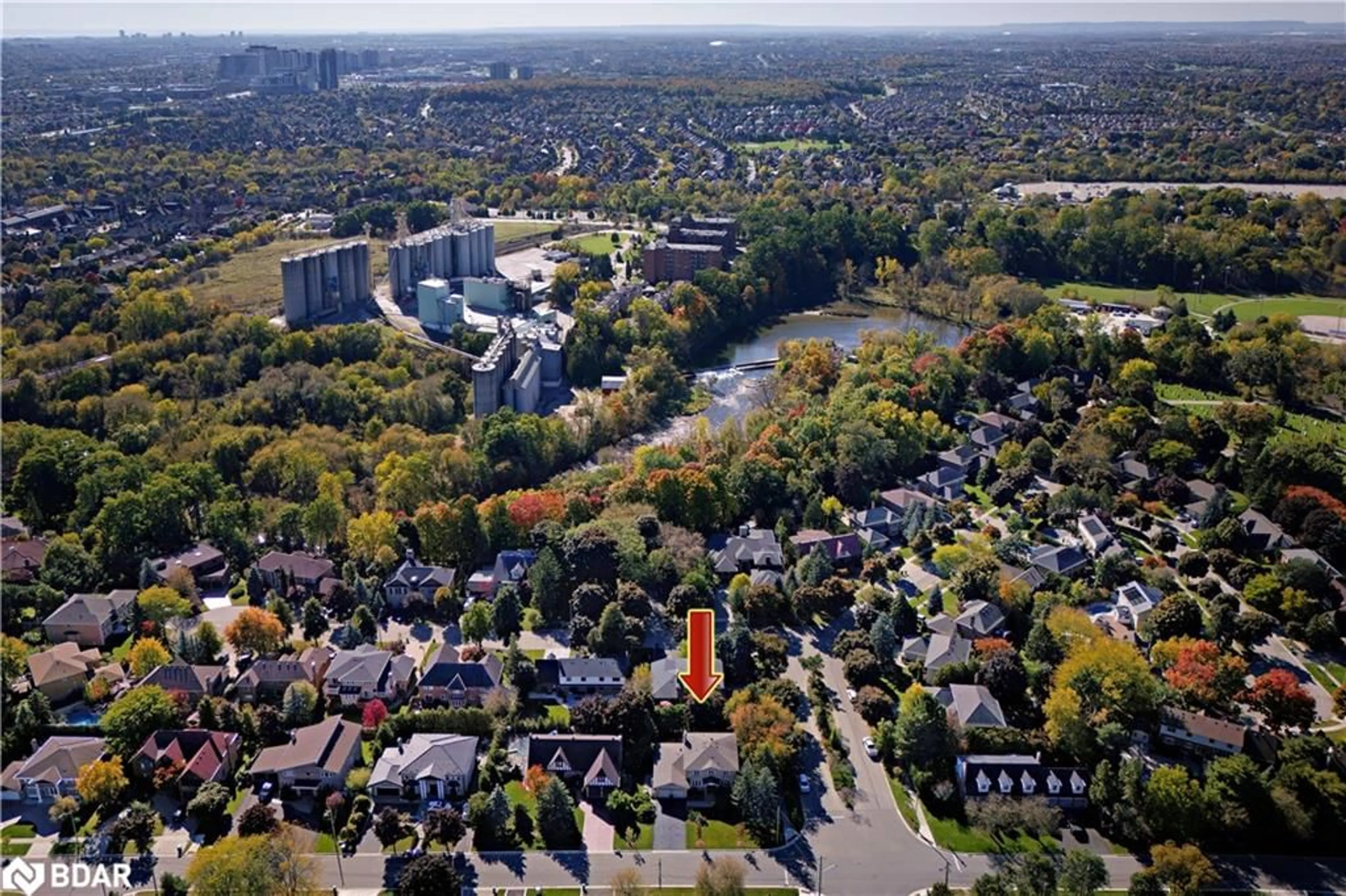 A pic from outside/outdoor area/front of a property/back of a property/a pic from drone, city buildings view from balcony for 5344 Durie Rd, Peel Ontario L5M 2C7