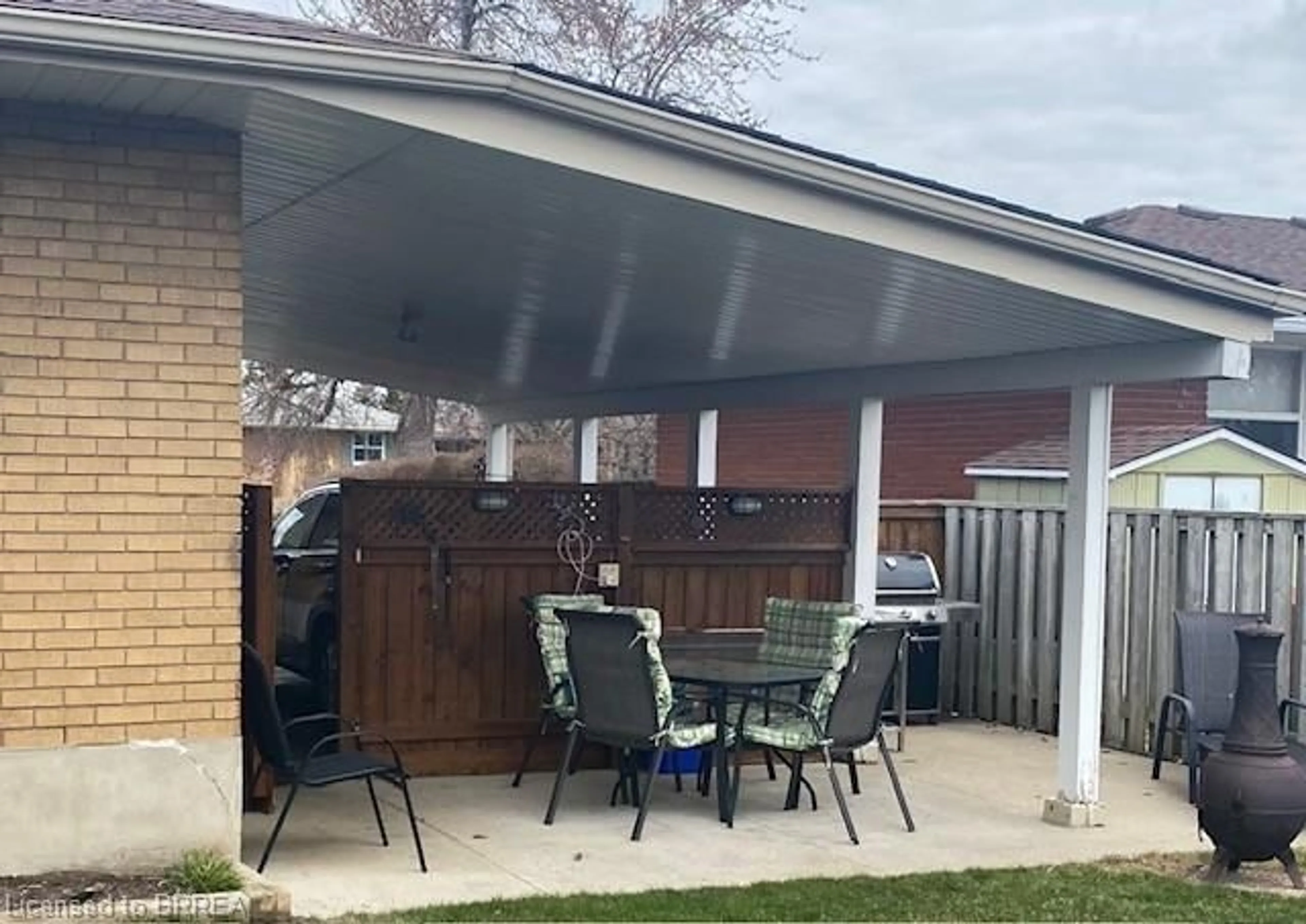 Patio, street for 9 Blueridge Cres, Brantford Ontario N3R 5E6