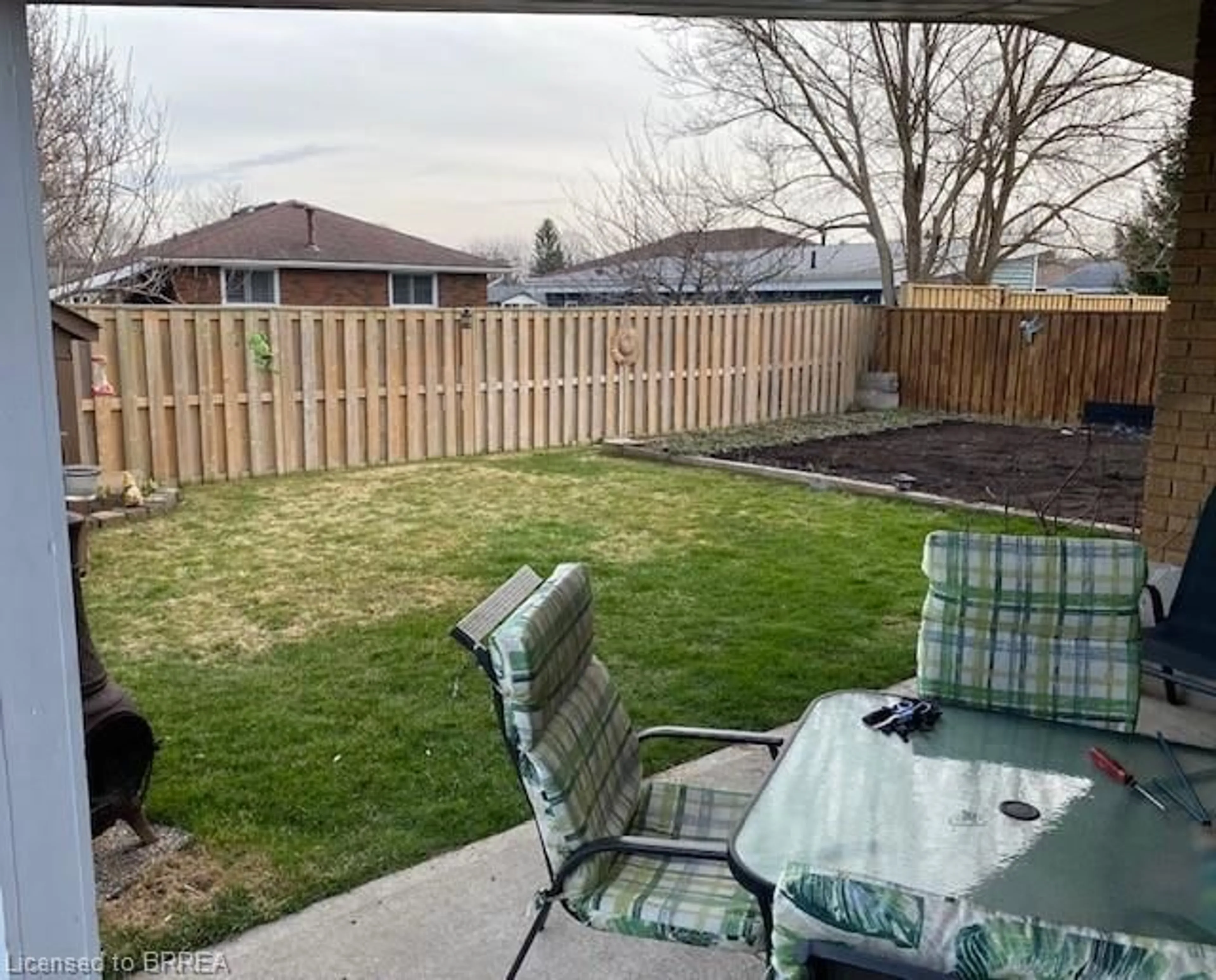 Patio, unknown for 9 Blueridge Cres, Brantford Ontario N3R 5E6
