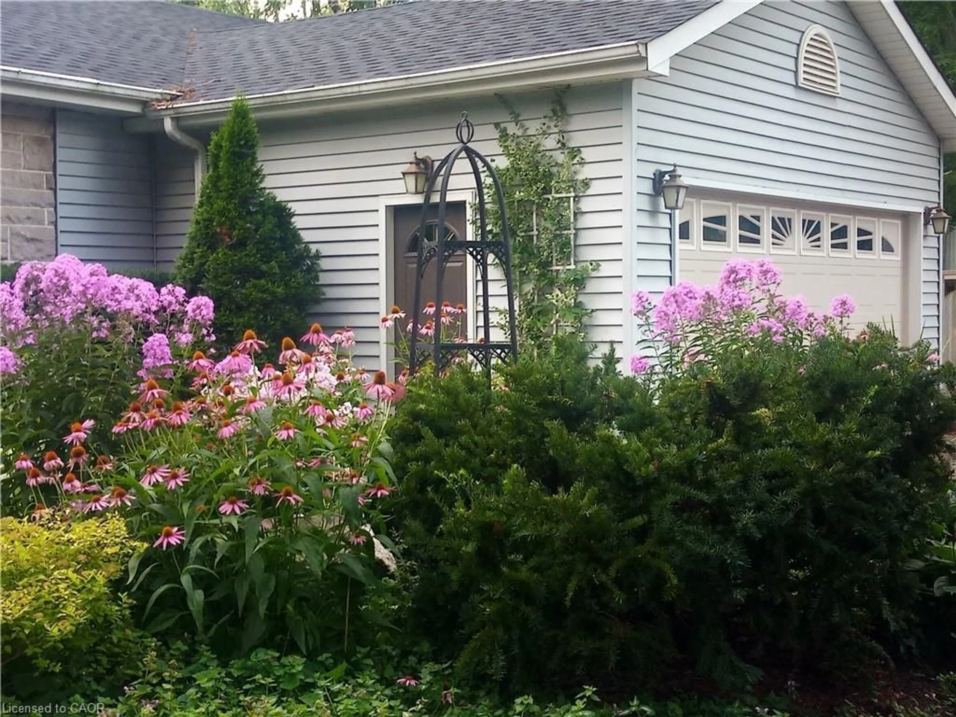 Home with vinyl exterior material, street for 3012 First St, Burlington Ontario L7N 1C3